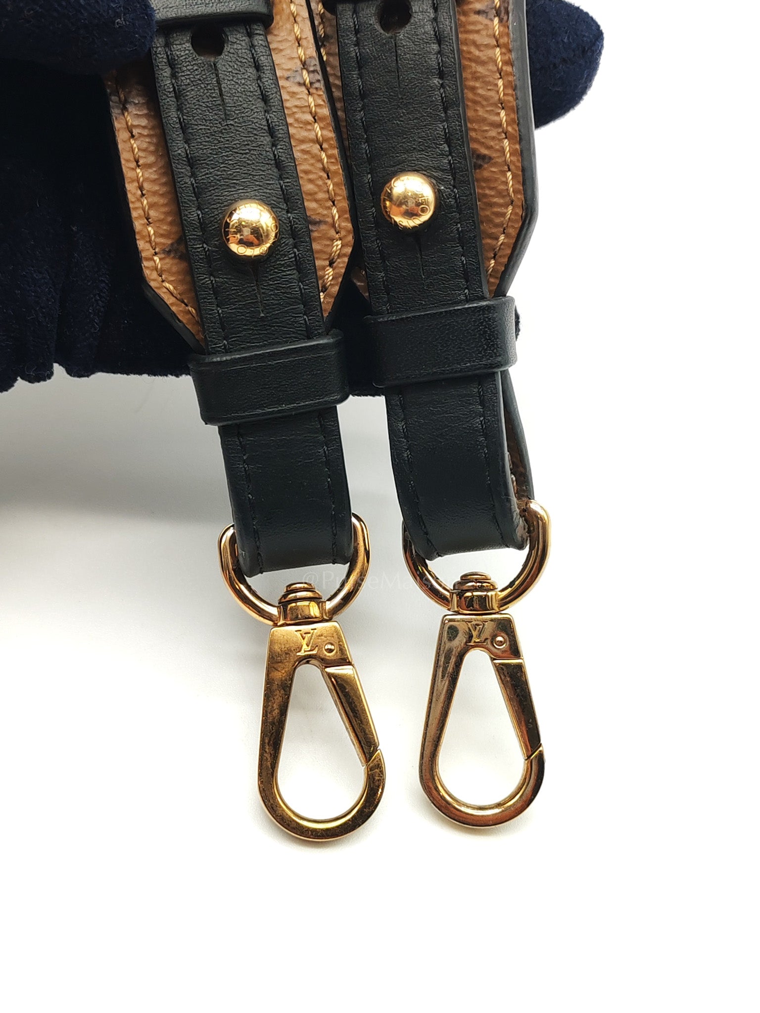 Pochette Metis in Reverse Monogram Canvas & Gold Hardware Microchip | Purse Maison Luxury Bags Shop