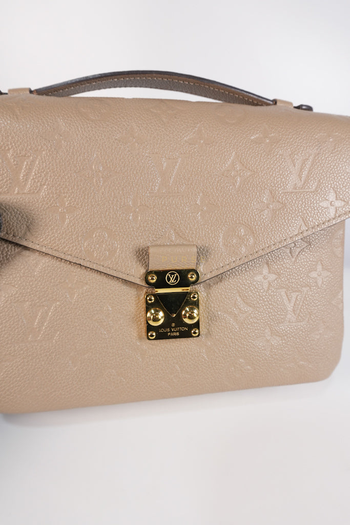 Pochette Metis Tourterelle Empreinte Leather (Date code: AR5200) | Purse Maison Luxury Bags Shop