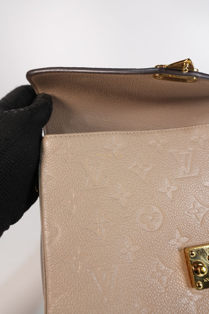 Pochette Metis Tourterelle Empreinte Leather (Date code: AR5200) | Purse Maison Luxury Bags Shop
