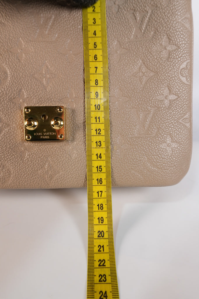 Pochette Metis Tourterelle Empreinte Leather (Date code: AR5200) | Purse Maison Luxury Bags Shop
