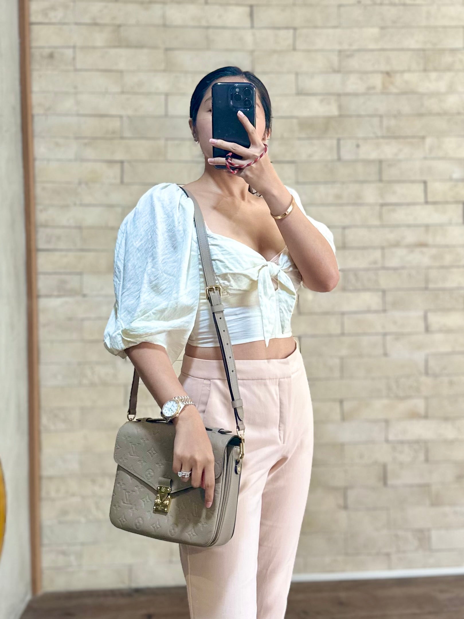 Pochette Metis Tourterelle Empreinte Leather (Date code: AR5200) | Purse Maison Luxury Bags Shop