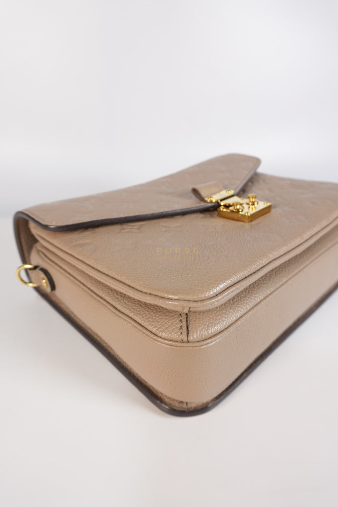 Pochette Metis Tourterelle Empreinte Leather (Date code: AR5200) | Purse Maison Luxury Bags Shop