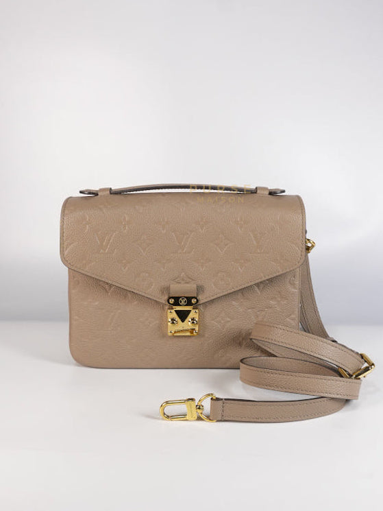 Pochette Metis Tourterelle Empreinte Leather (Date code: AR5200) | Purse Maison Luxury Bags Shop