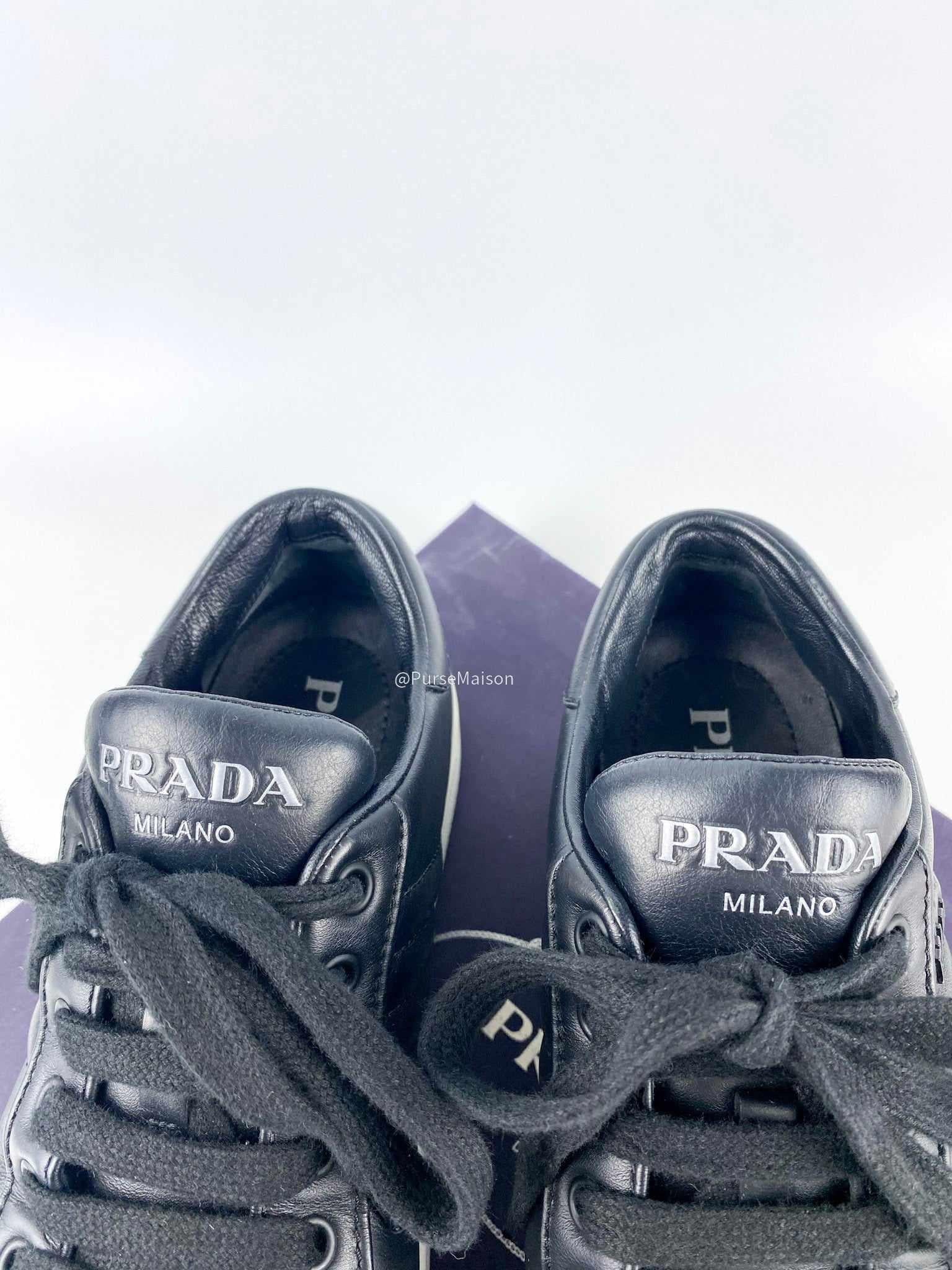 Vintage black sneakers online
