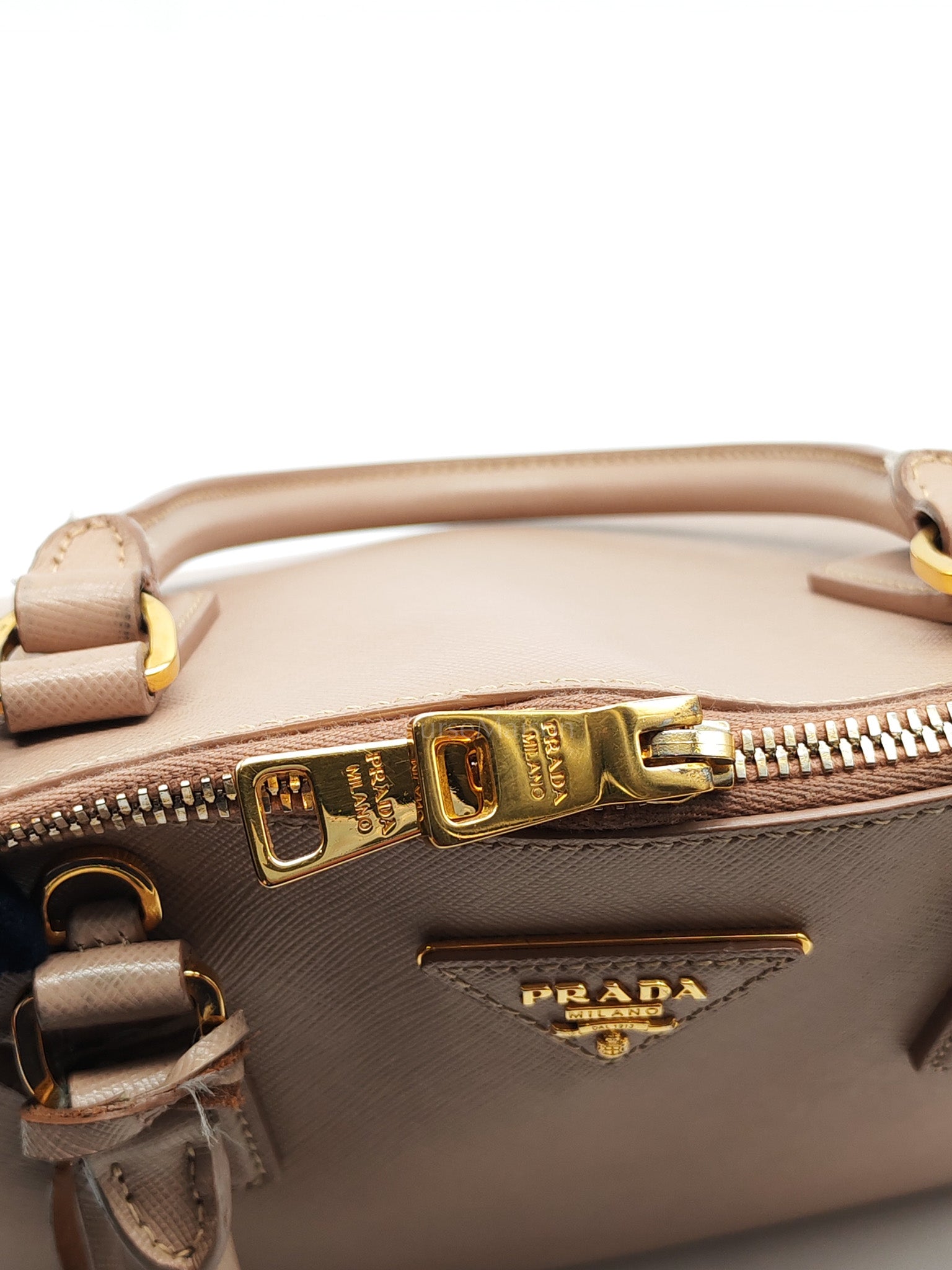 Promenade Bag Medium in Beige Saffiano Lux Leather | Purse Maison Luxury Bags Shop