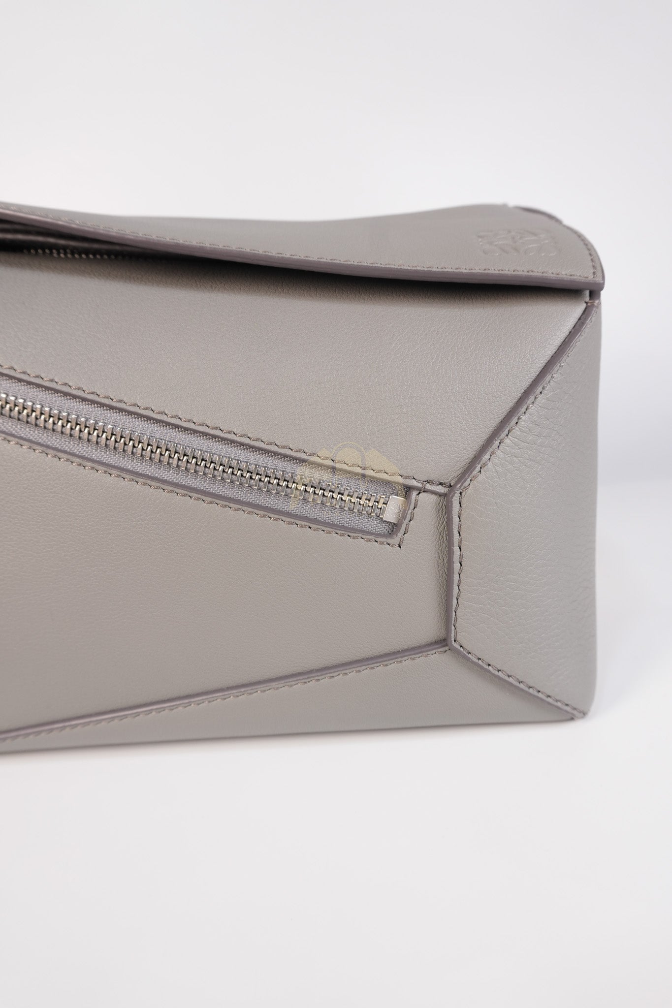 Puzzle Edge Bum Bag Small in Asphalt Gray Calfskin Leather | Purse Maison Luxury Bags Shop