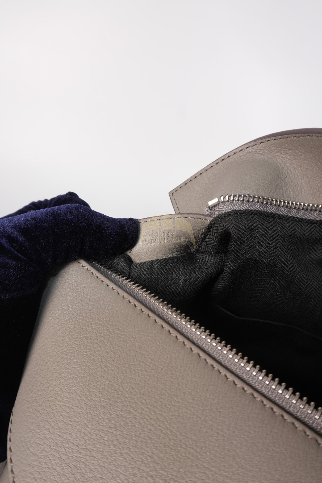 Puzzle Edge Bum Bag Small in Asphalt Gray Calfskin Leather | Purse Maison Luxury Bags Shop