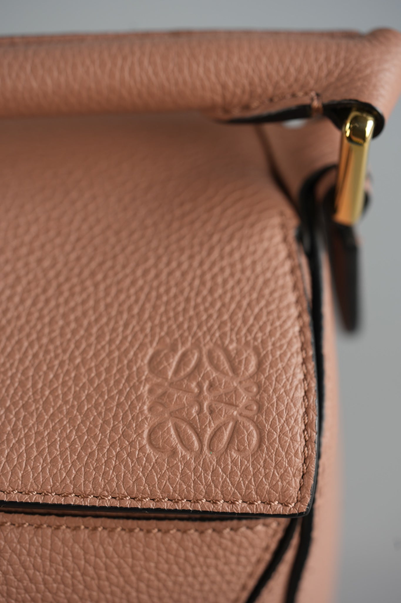 Puzzle Small Bag in Old Rose Grained Calfskin | Purse Maison Luxury Bags Shop