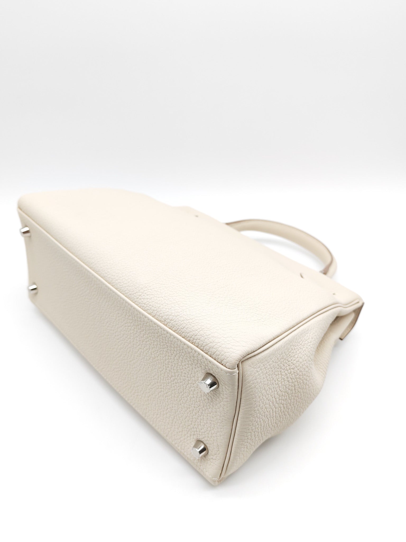 Kelly 28 Retourne in Craie Togo Leather and Palladium Hardware Stamp K (2025)