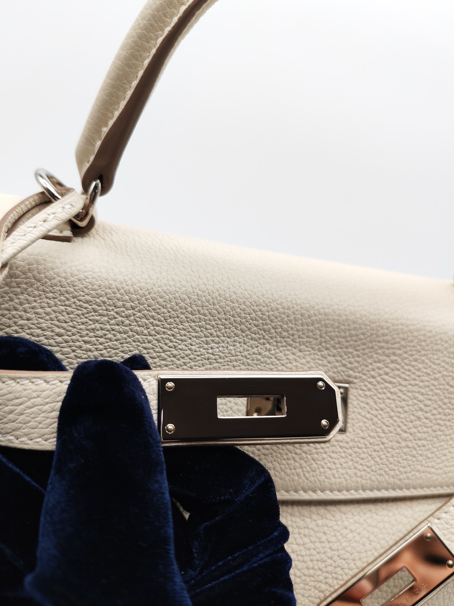 Kelly 28 Retourne in Craie Togo Leather and Palladium Hardware Stamp K (2025)