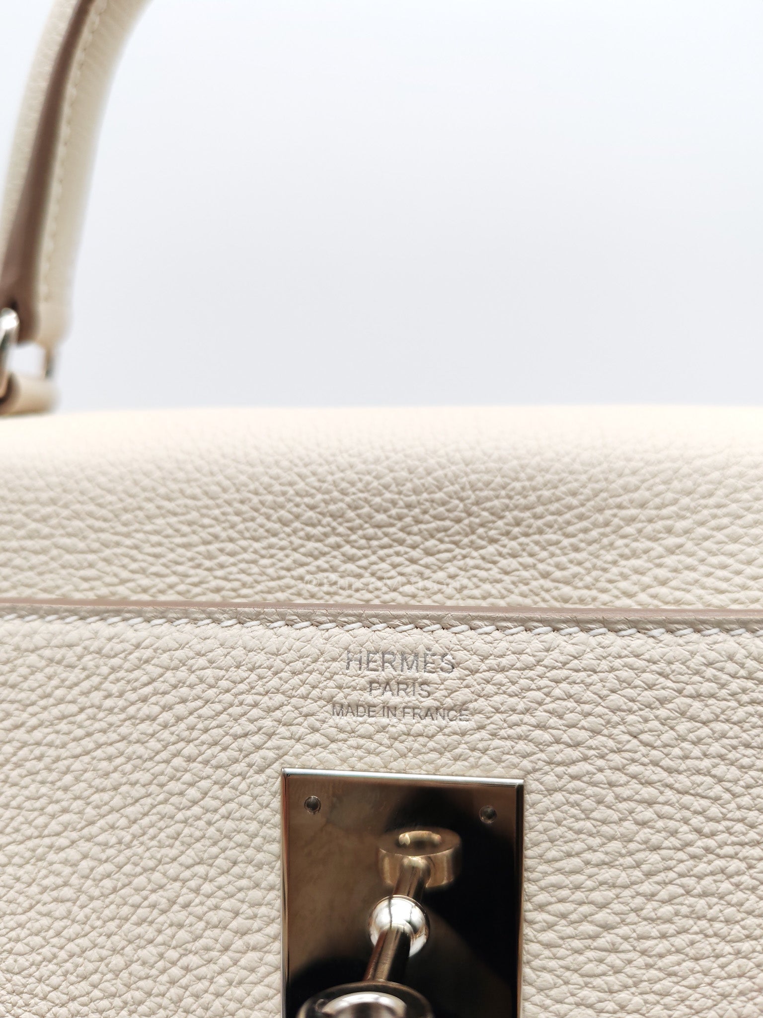 Kelly 28 Retourne in Craie Togo Leather and Palladium Hardware Stamp K (2025)