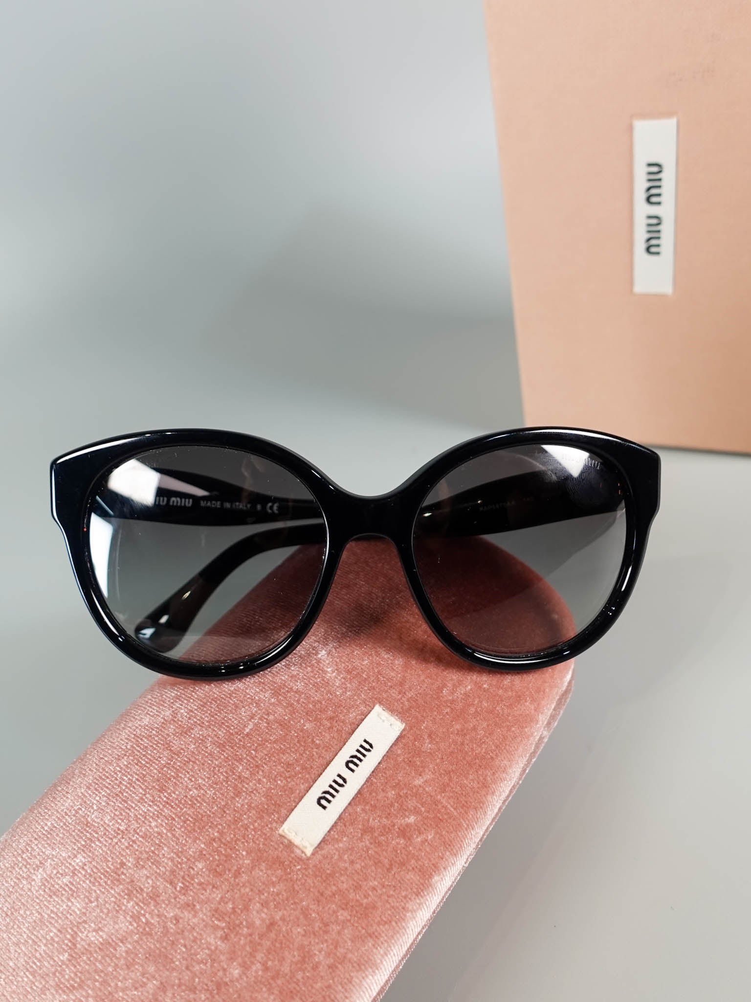 RC004 Black Round Sunglasses | Purse Maison Luxury Bags Shop