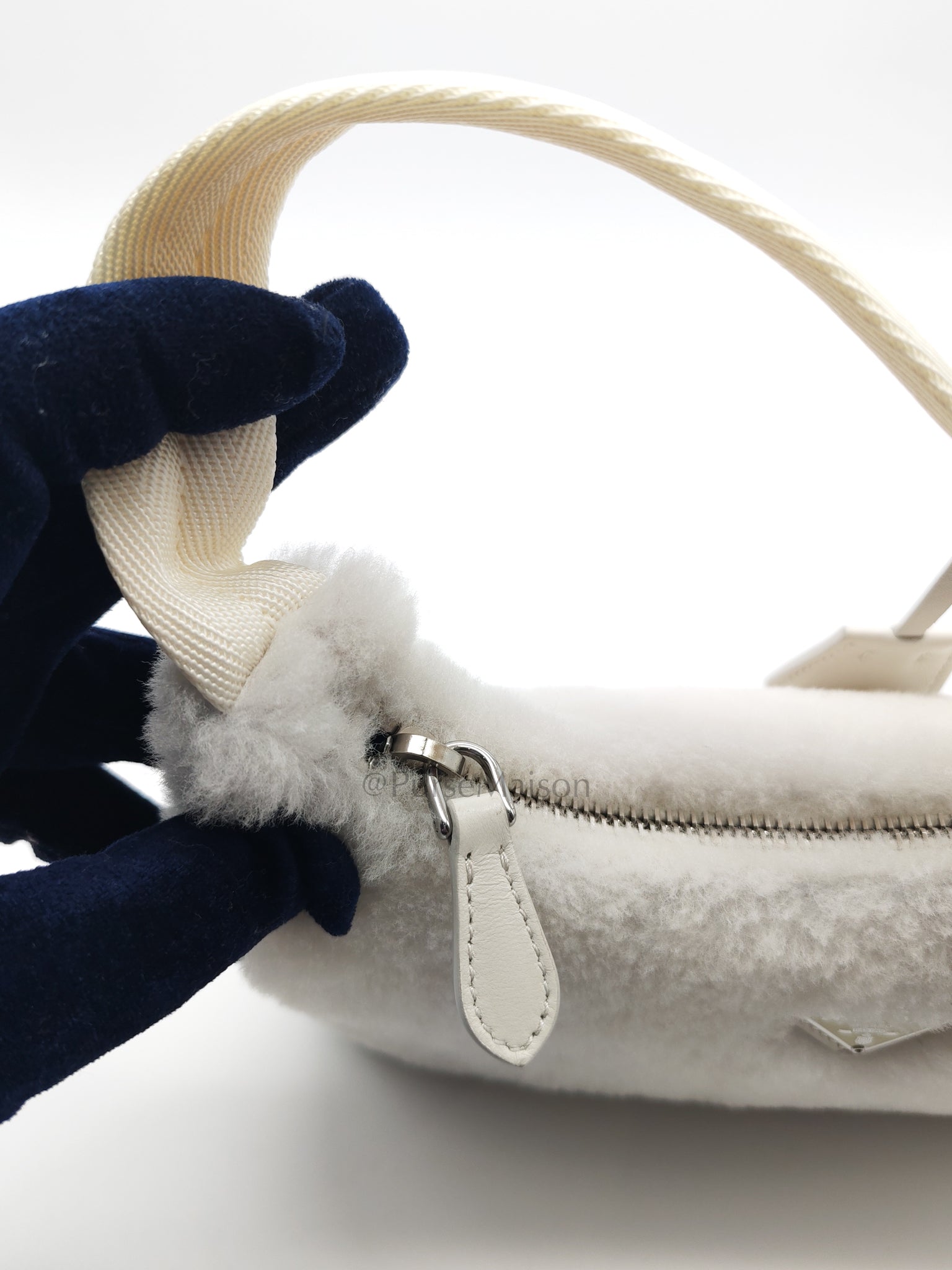 Re-edition 2000 Shearling in Off-White Wool Shoulder Bag | Purse Maison Luxury Bags Shop