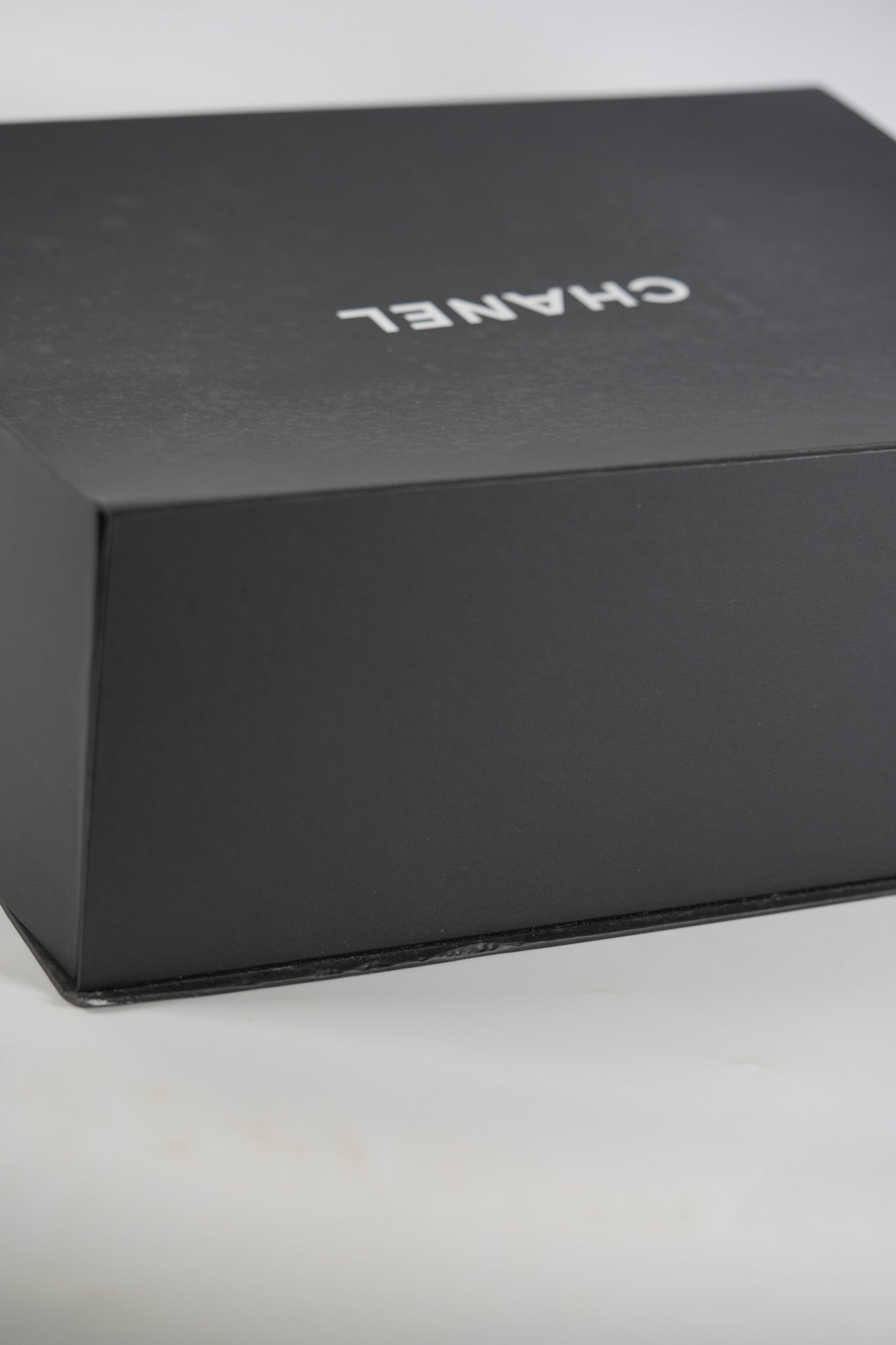 Reissue 2.55 Size 226 (Medium) in Black Quilted Calfskin Leather & Gold Hardware Series 21 | Purse Maison Luxury Bags Shop