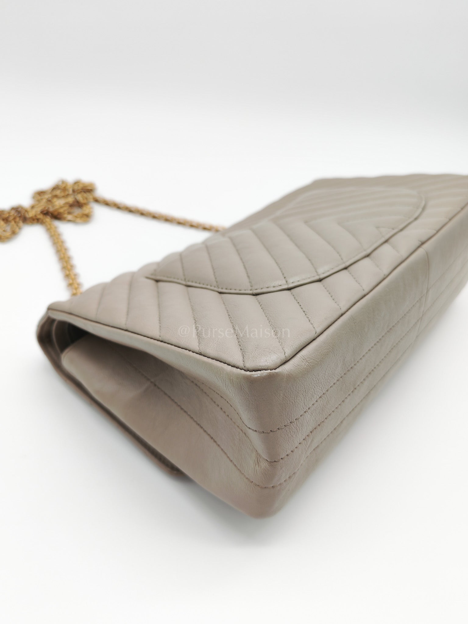 Reissue 2.55 Size 226 in Gray Beige Chevron Calfskin Leather Aged Gold Hardware(Series 27) | Purse Maison Luxury Bags Shop