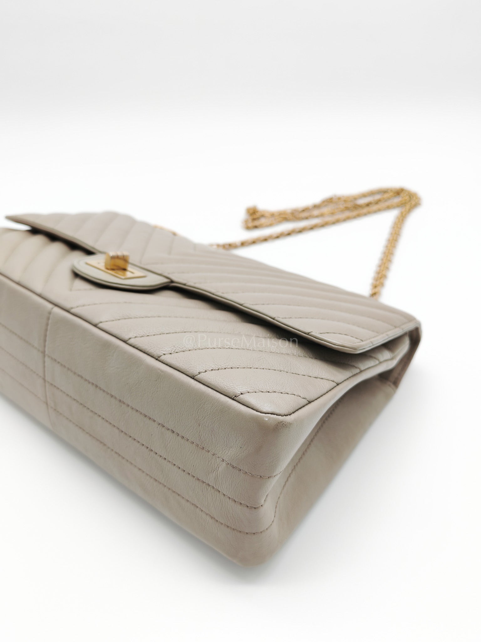 Reissue 2.55 Size 226 in Gray Beige Chevron Calfskin Leather Aged Gold Hardware(Series 27) | Purse Maison Luxury Bags Shop