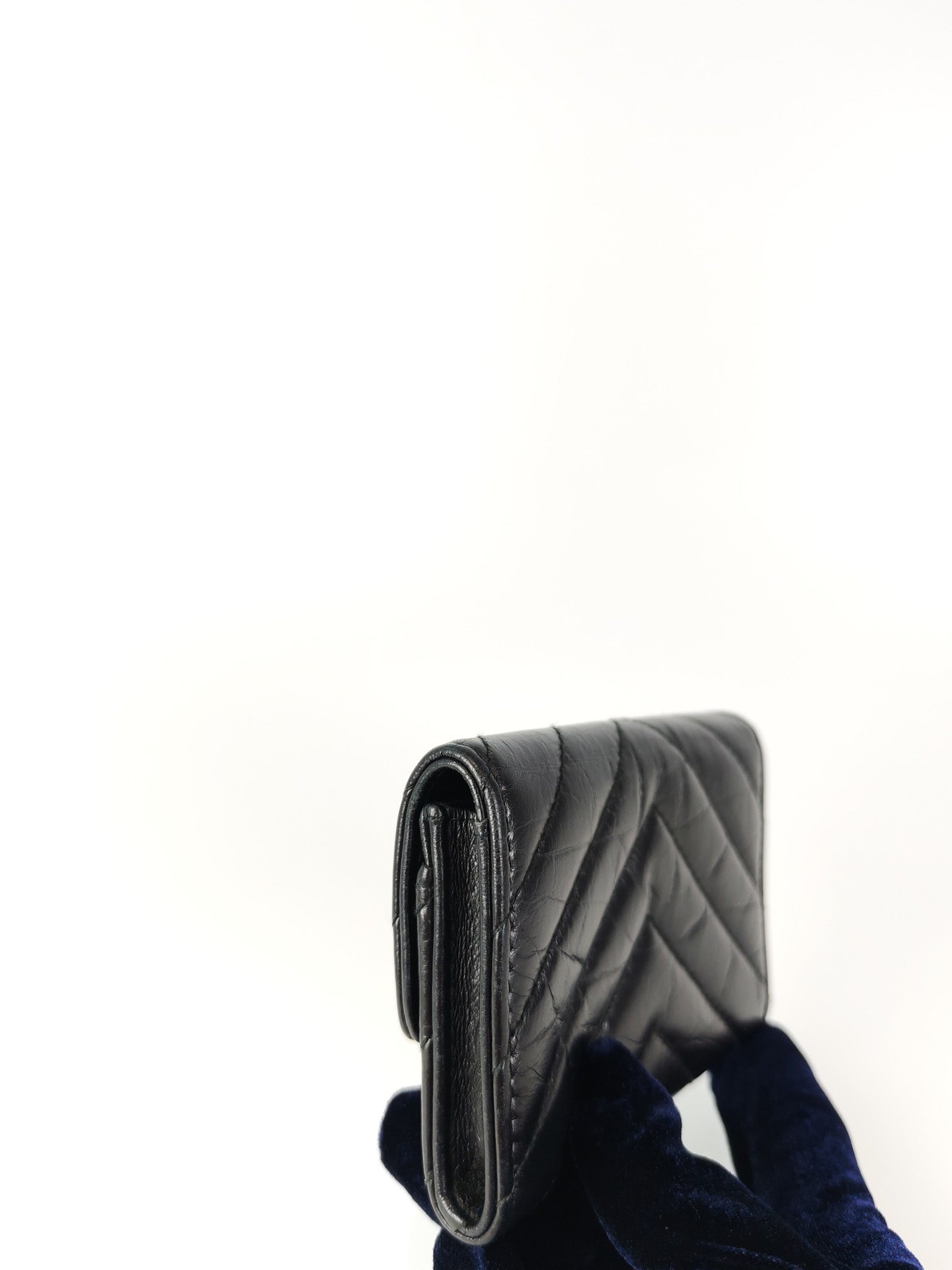 Reissue Flap Card Holder So Black in Distressed Calfskin Leather Series 24 | Purse Maison Luxury Bags Shop