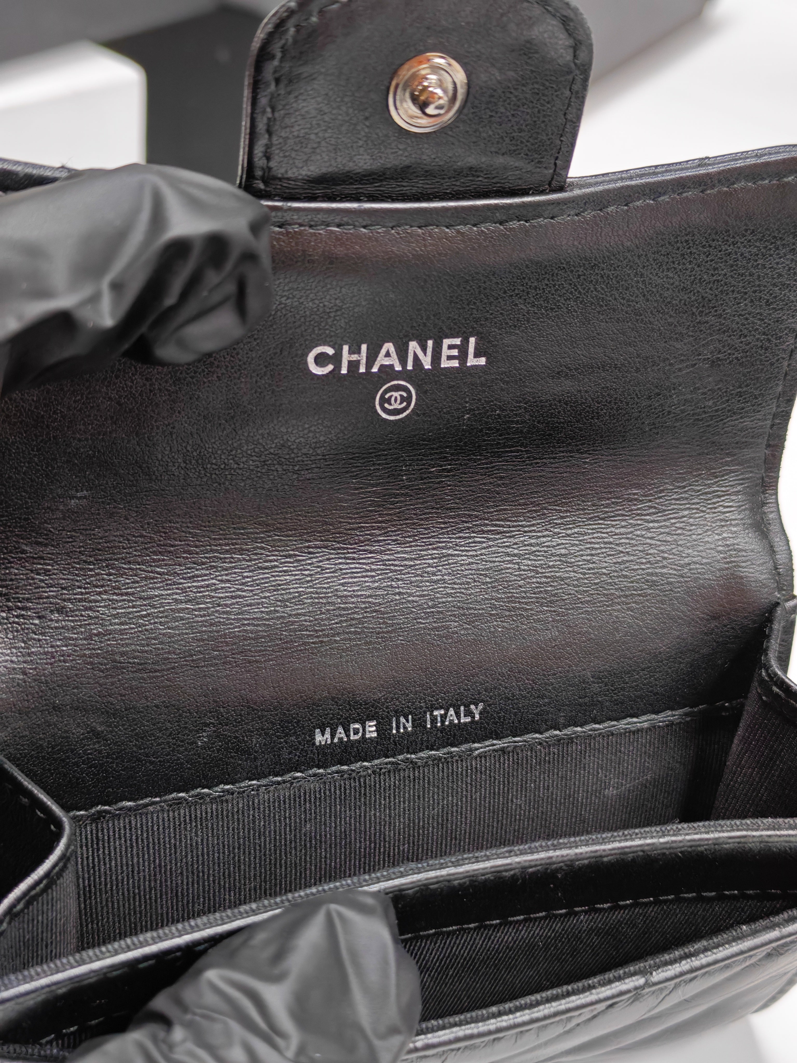 Reissue Flap Card Holder So Black in Distressed Calfskin Leather Series 24 | Purse Maison Luxury Bags Shop