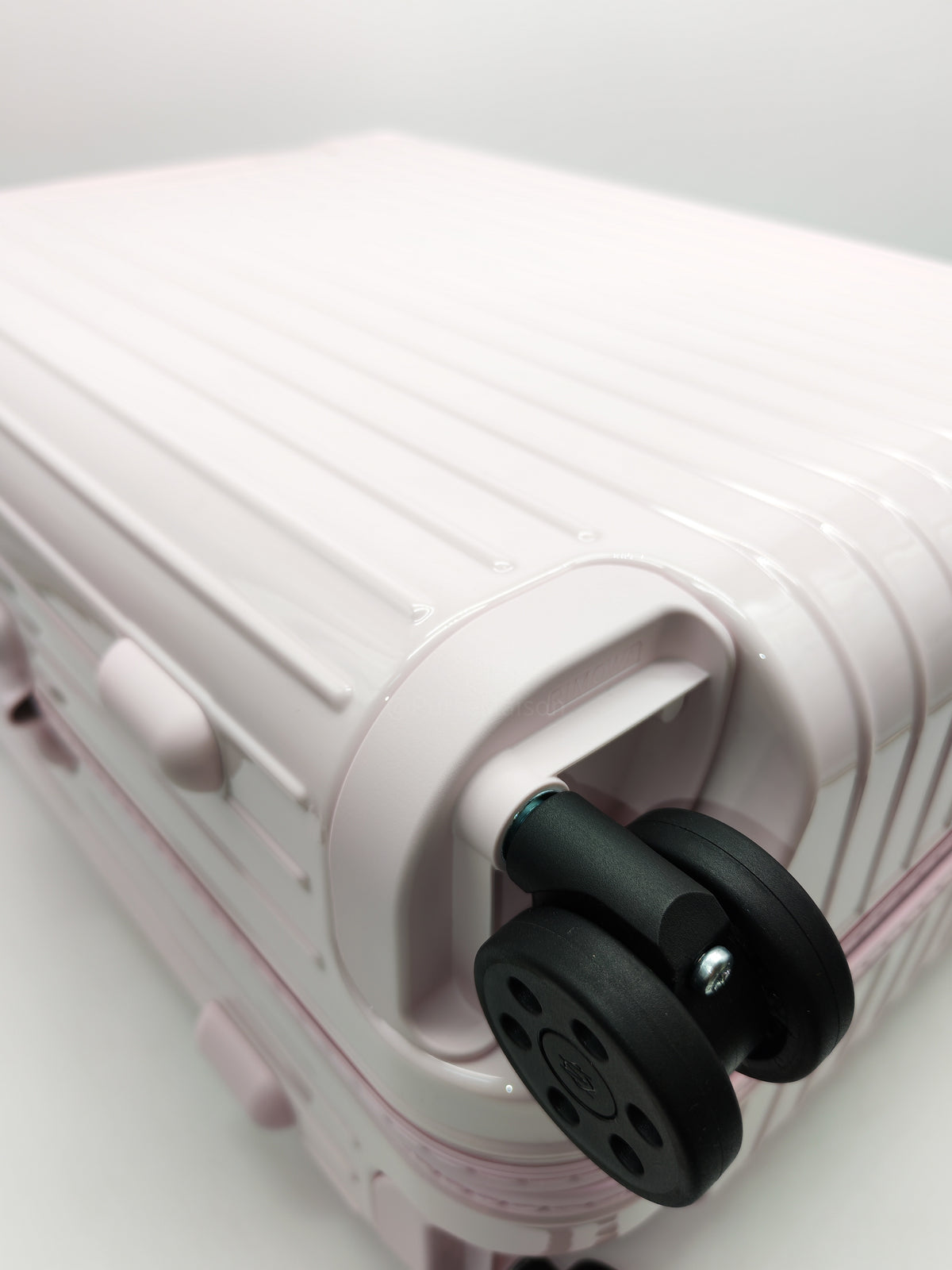Rimowa Essential Check-In L in Gloss Ballerina Pink Luggage | Purse Maison Luxury Bags Shop
