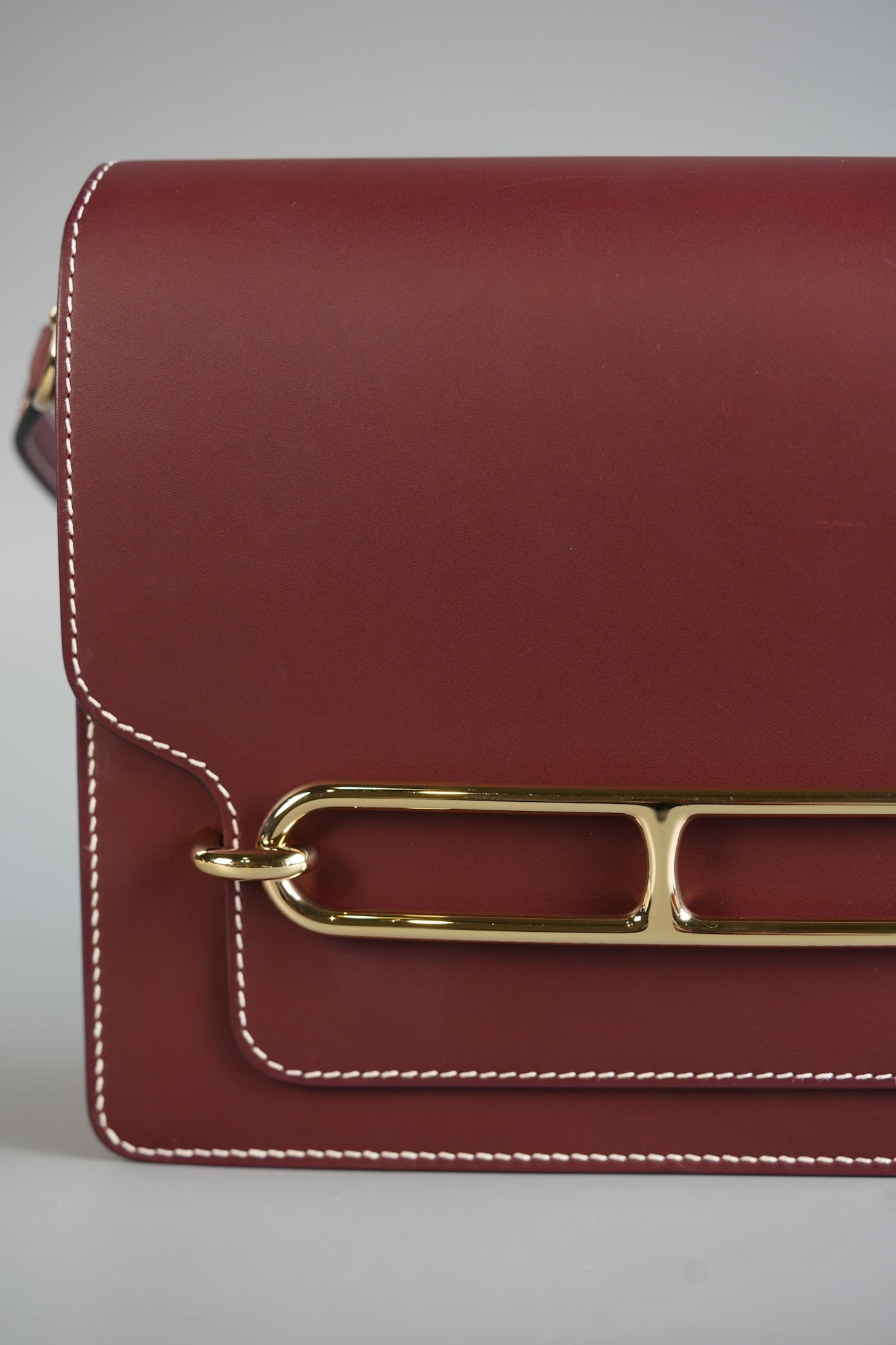 Roulis 23 Rouge Sombrero Swift Leather and Gold Hardwares Stamp Square R (2014) | Purse Maison Luxury Bags Shop