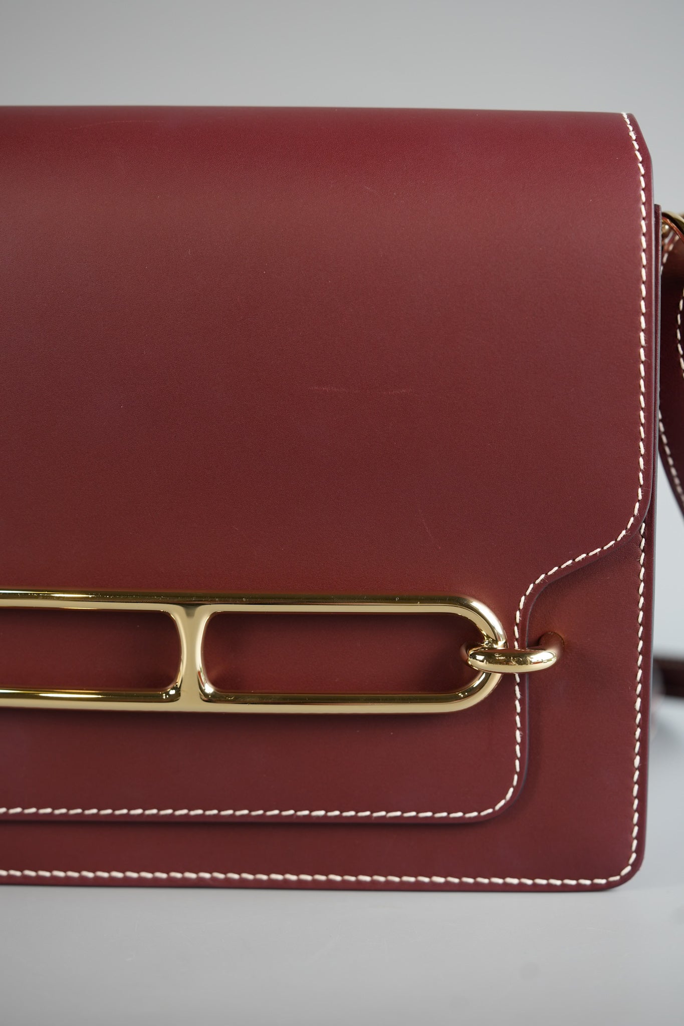 Roulis 23 Rouge Sombrero Swift Leather and Gold Hardwares Stamp Square R (2014) | Purse Maison Luxury Bags Shop