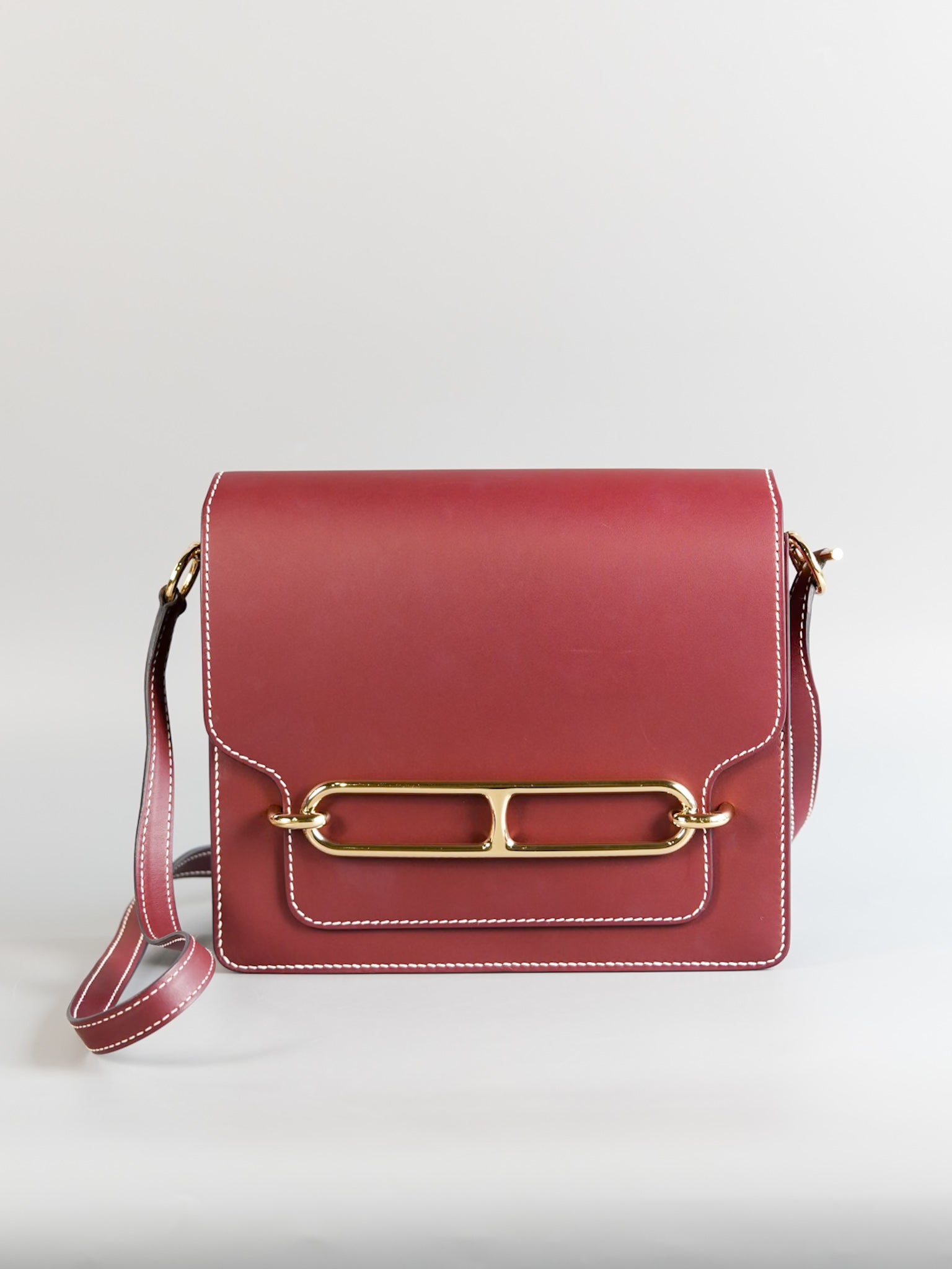 Roulis 23 Rouge Sombrero Swift Leather and Gold Hardwares Stamp Square R (2014) | Purse Maison Luxury Bags Shop