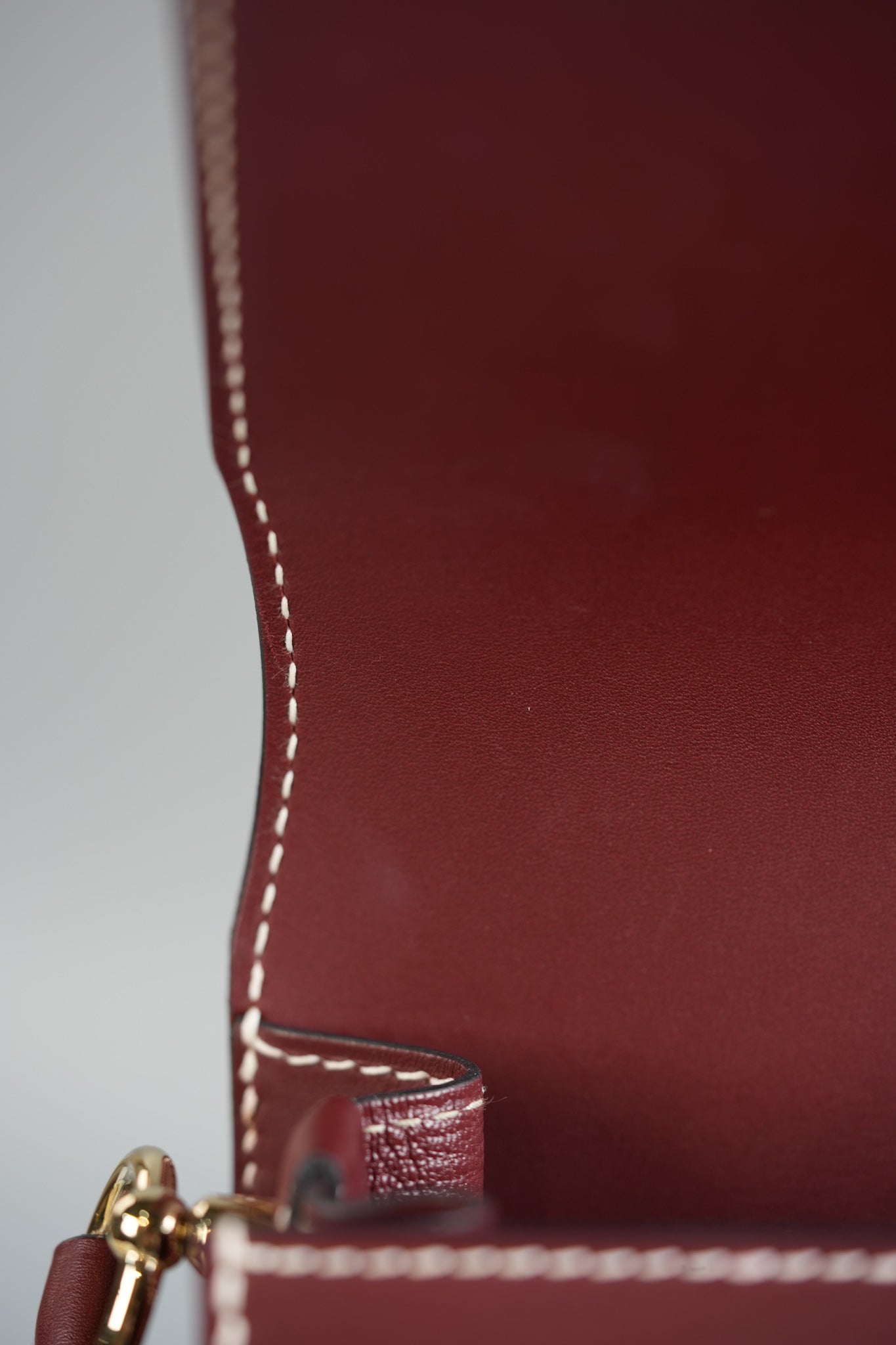 Roulis 23 Rouge Sombrero Swift Leather and Gold Hardwares Stamp Square R (2014) | Purse Maison Luxury Bags Shop