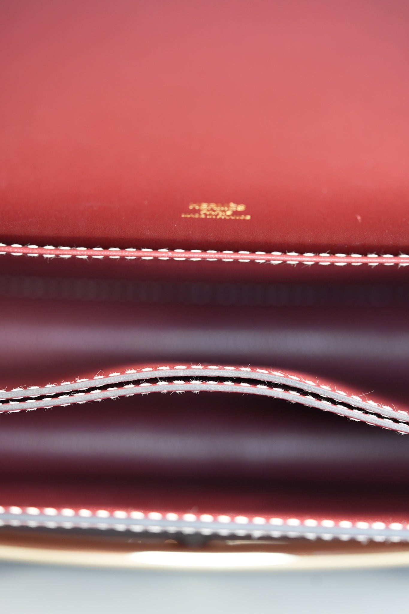 Roulis 23 Rouge Sombrero Swift Leather and Gold Hardwares Stamp Square R (2014) | Purse Maison Luxury Bags Shop