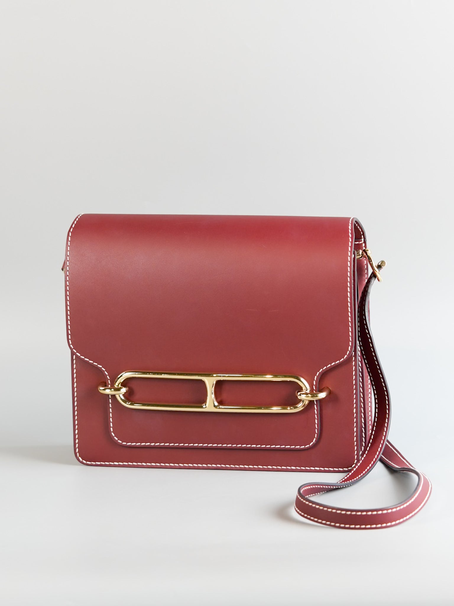 Roulis 23 Rouge Sombrero Swift Leather and Gold Hardwares Stamp Square R (2014) | Purse Maison Luxury Bags Shop