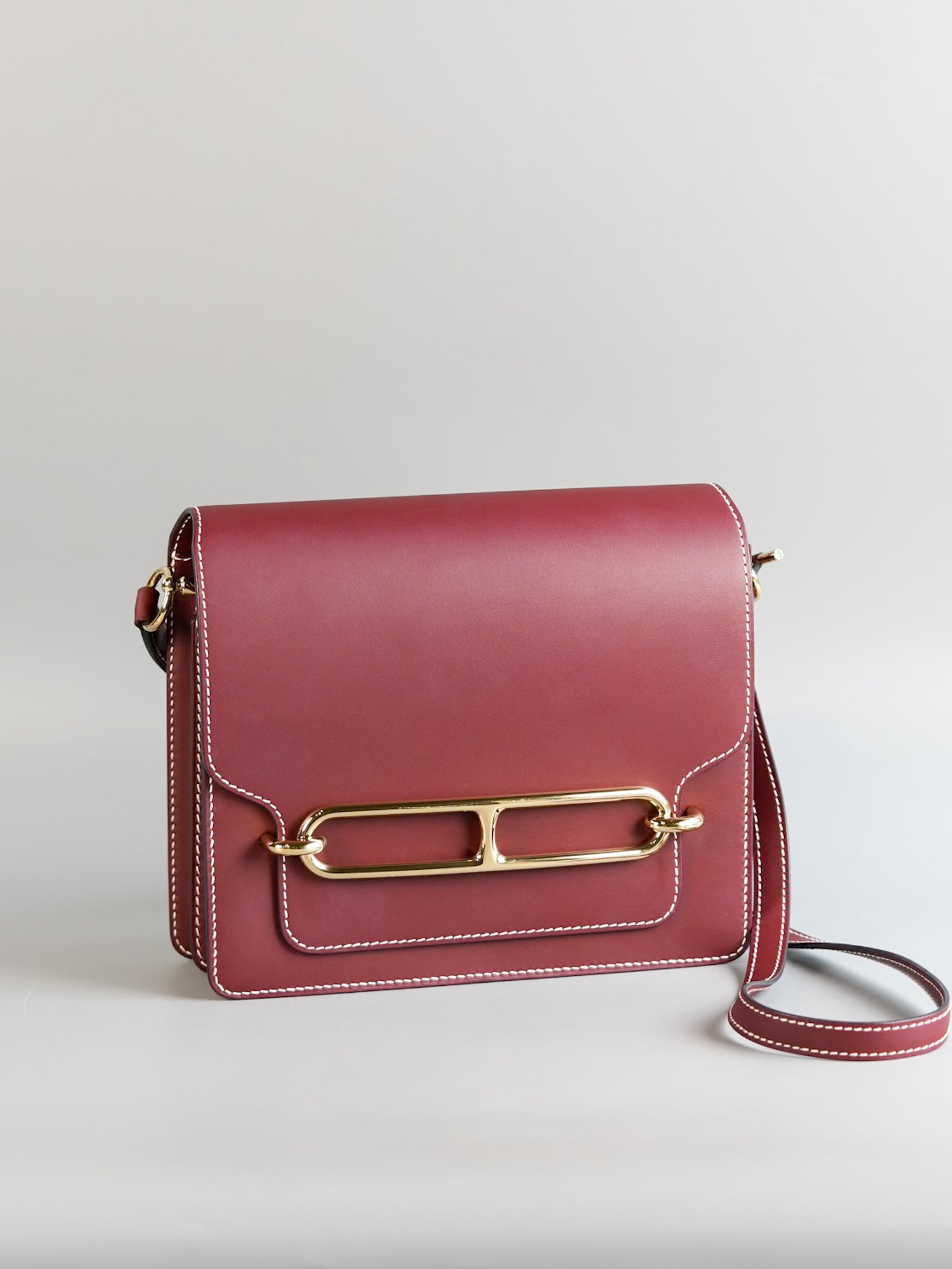 Roulis 23 Rouge Sombrero Swift Leather and Gold Hardwares Stamp Square R (2014) | Purse Maison Luxury Bags Shop