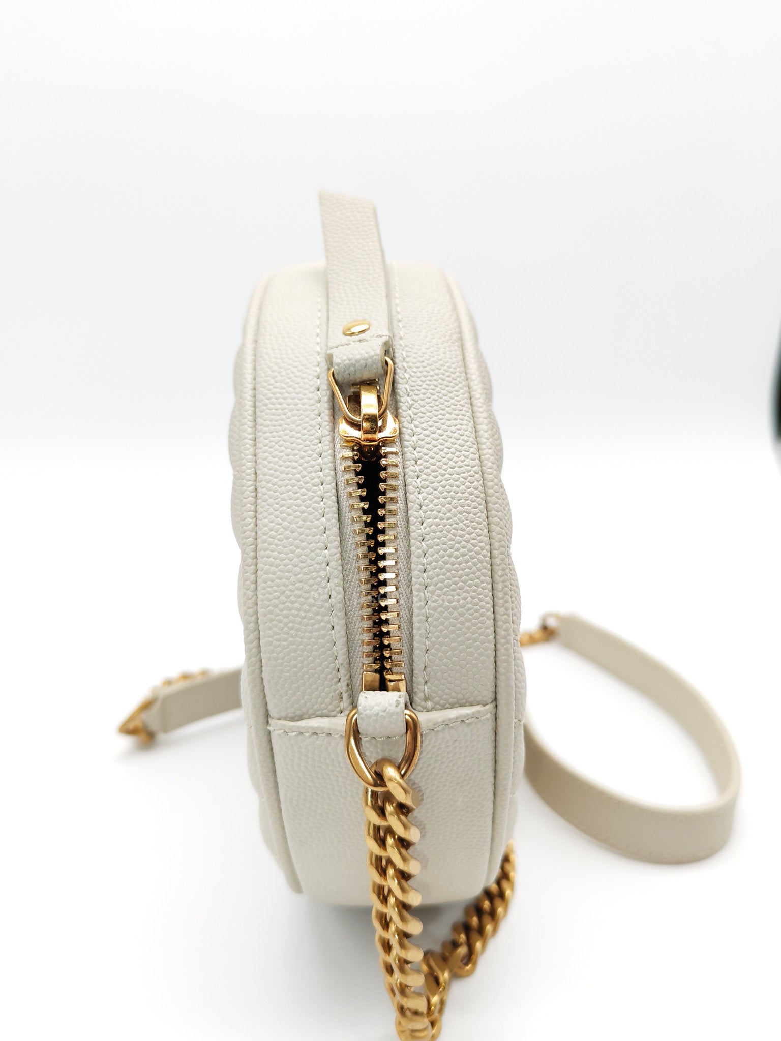 Matelasse Ivory in Chevron Quilted Grain de Poudre Round Camera Bag