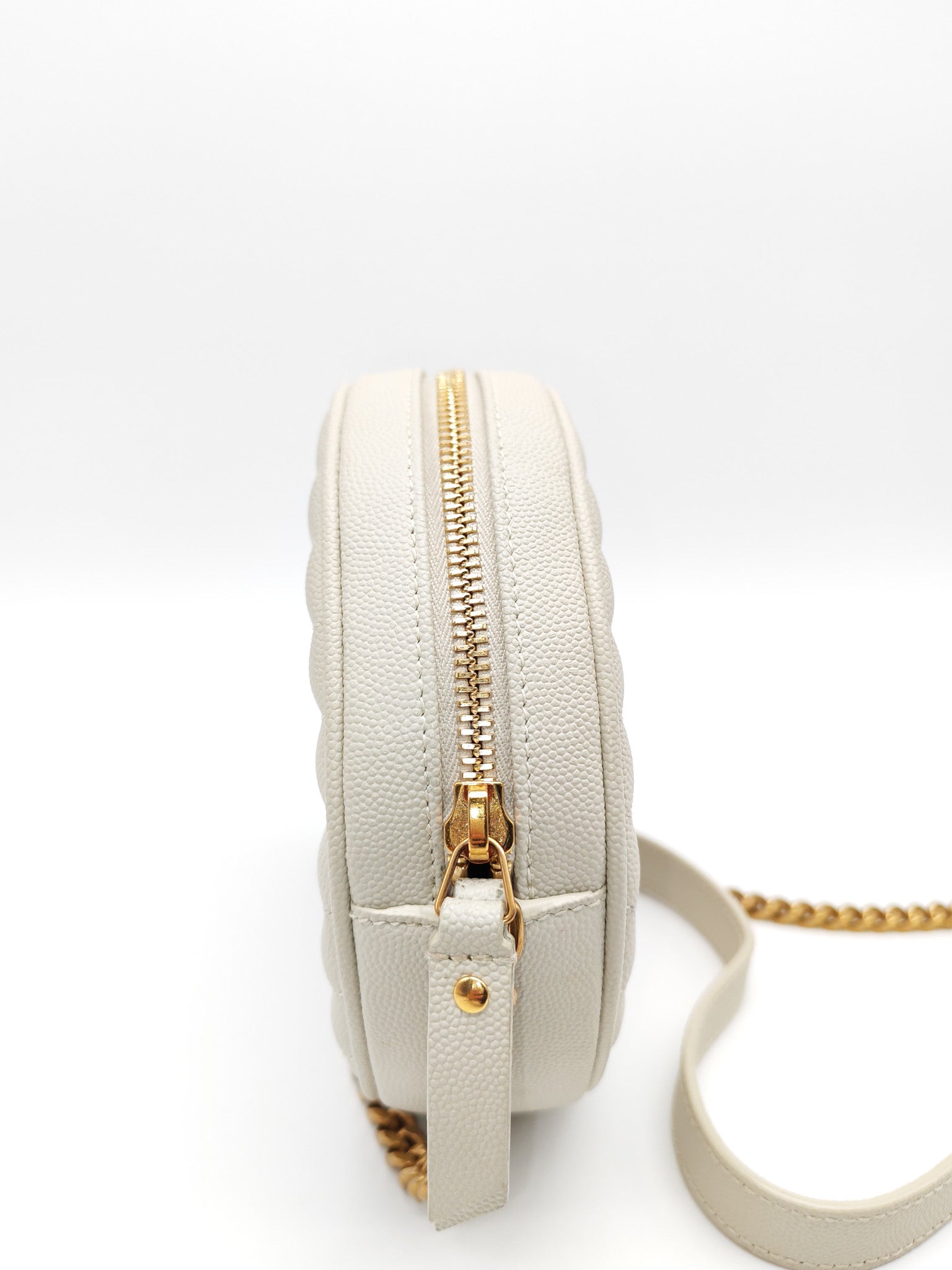 Matelasse Ivory in Chevron Quilted Grain de Poudre Round Camera Bag