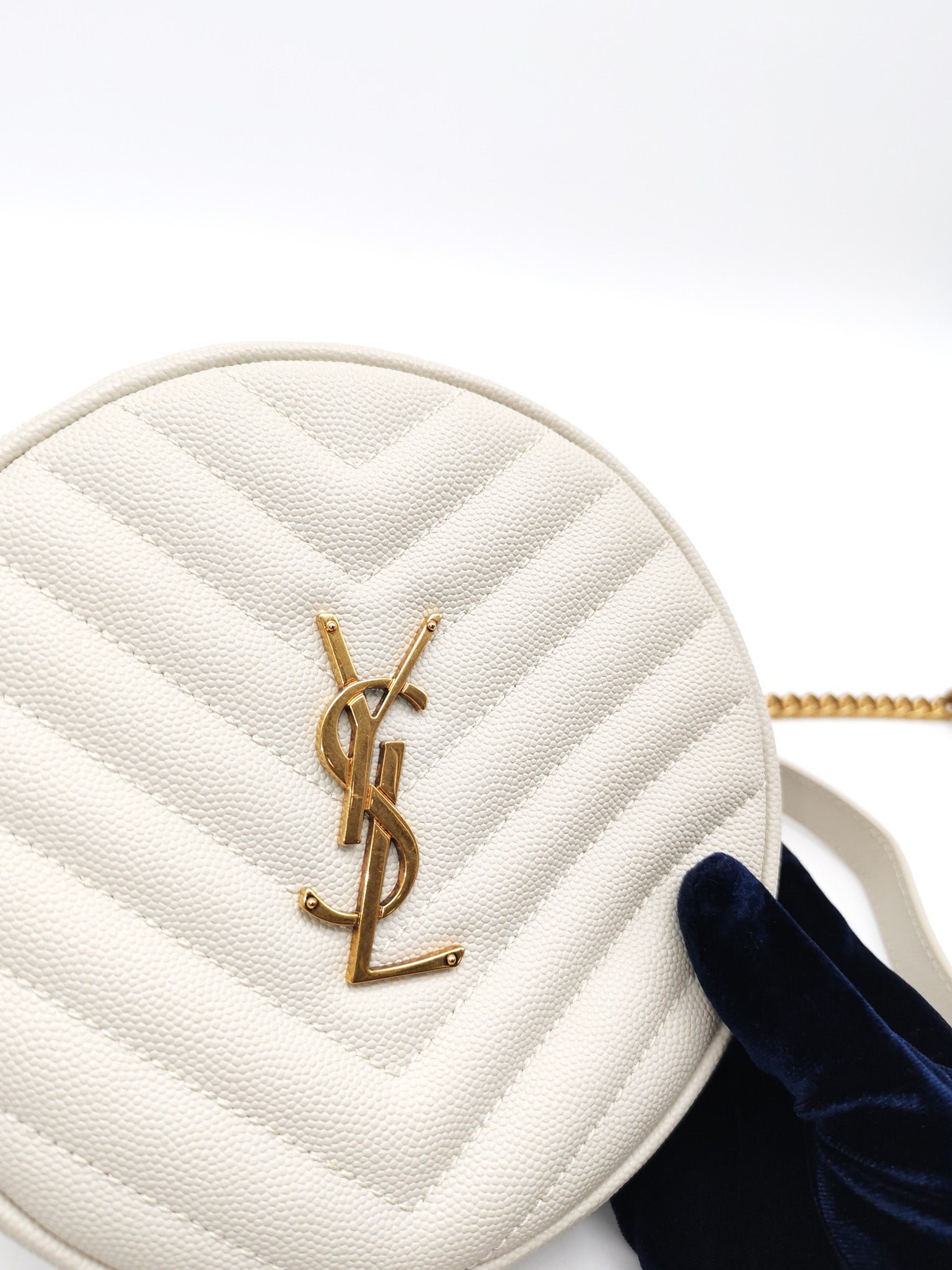 Matelasse Ivory in Chevron Quilted Grain de Poudre Round Camera Bag