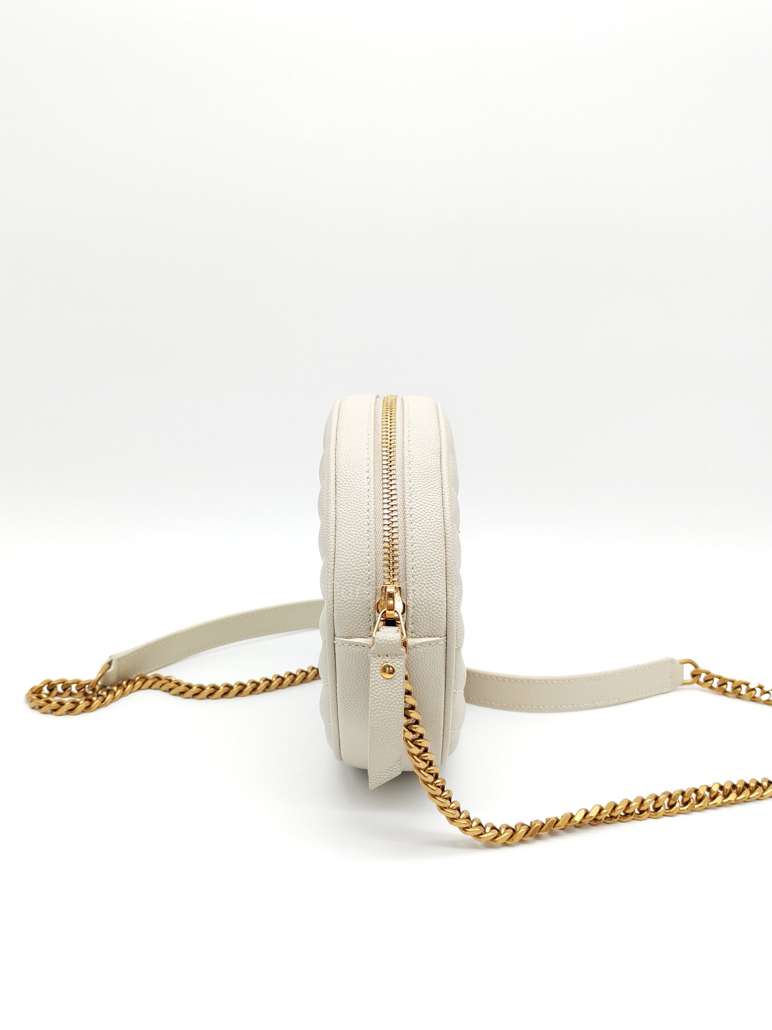 Matelasse Ivory in Chevron Quilted Grain de Poudre Round Camera Bag
