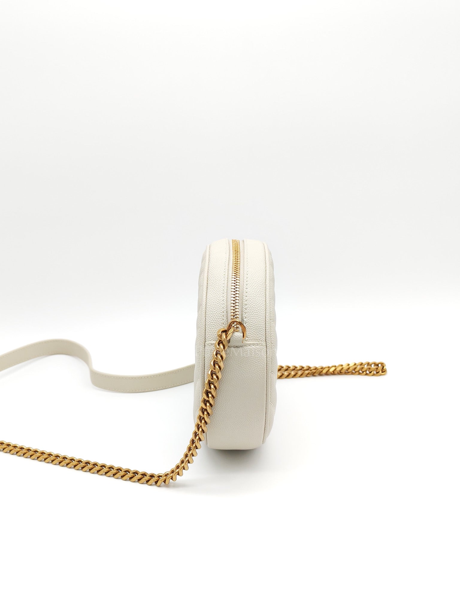 Matelasse Ivory in Chevron Quilted Grain de Poudre Round Camera Bag