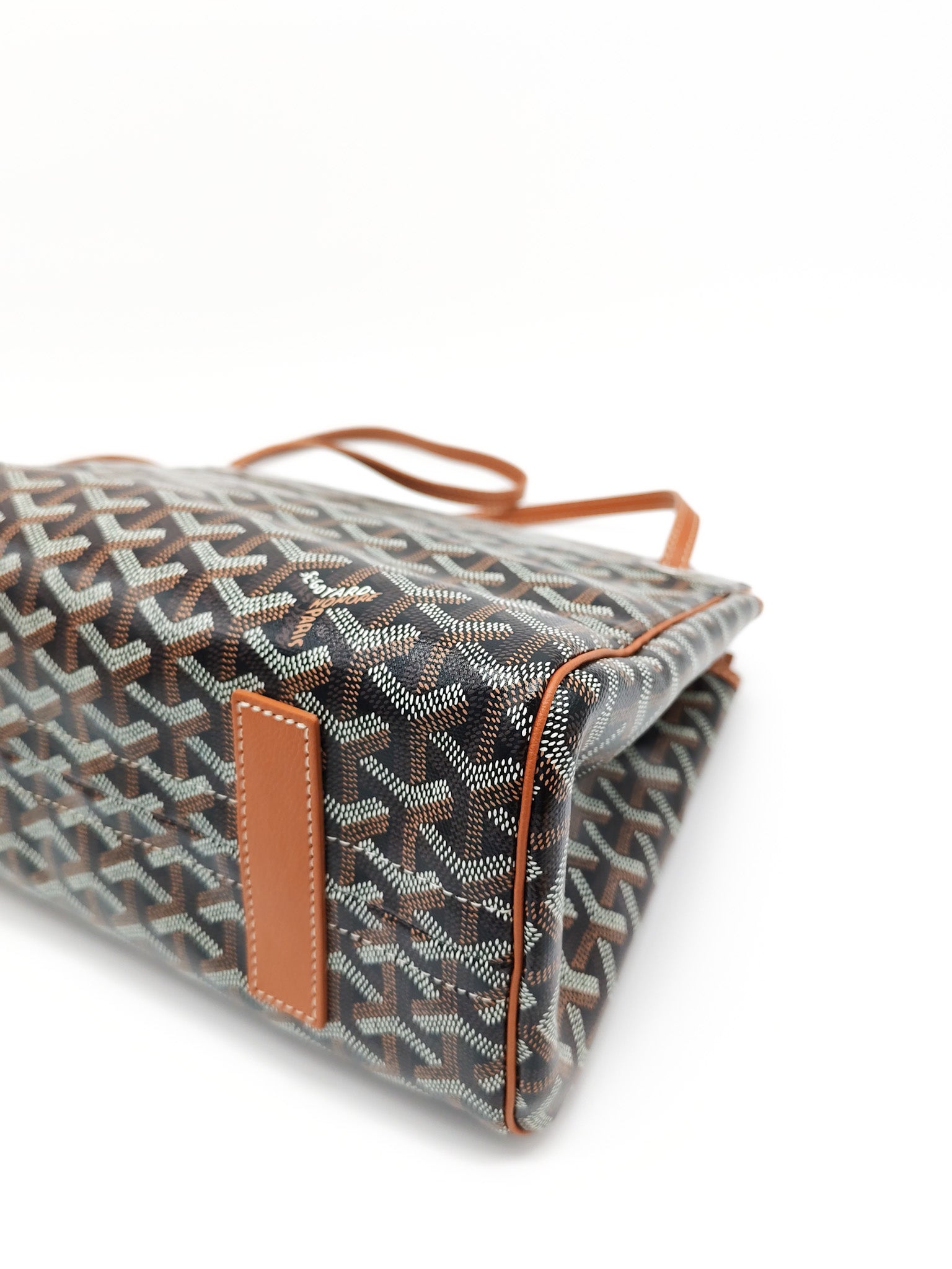 Sac Rouette Souple PM in Noir Et Naturel Goyardine Canvas Tote Bag | Purse Maison Luxury Bags Shop