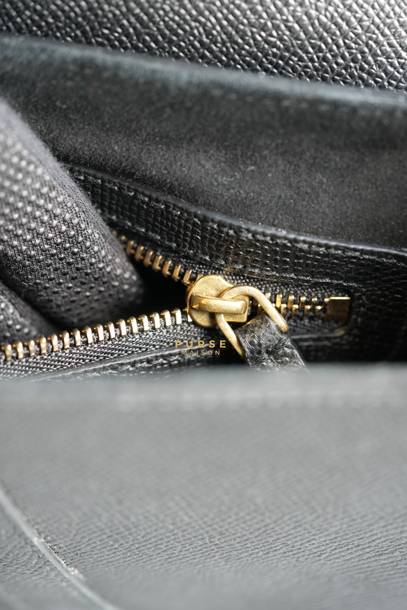 Saddle Medium in Black Grained Calfskin Leather and Gold Hardware | Purse Maison Luxury Bags Shop