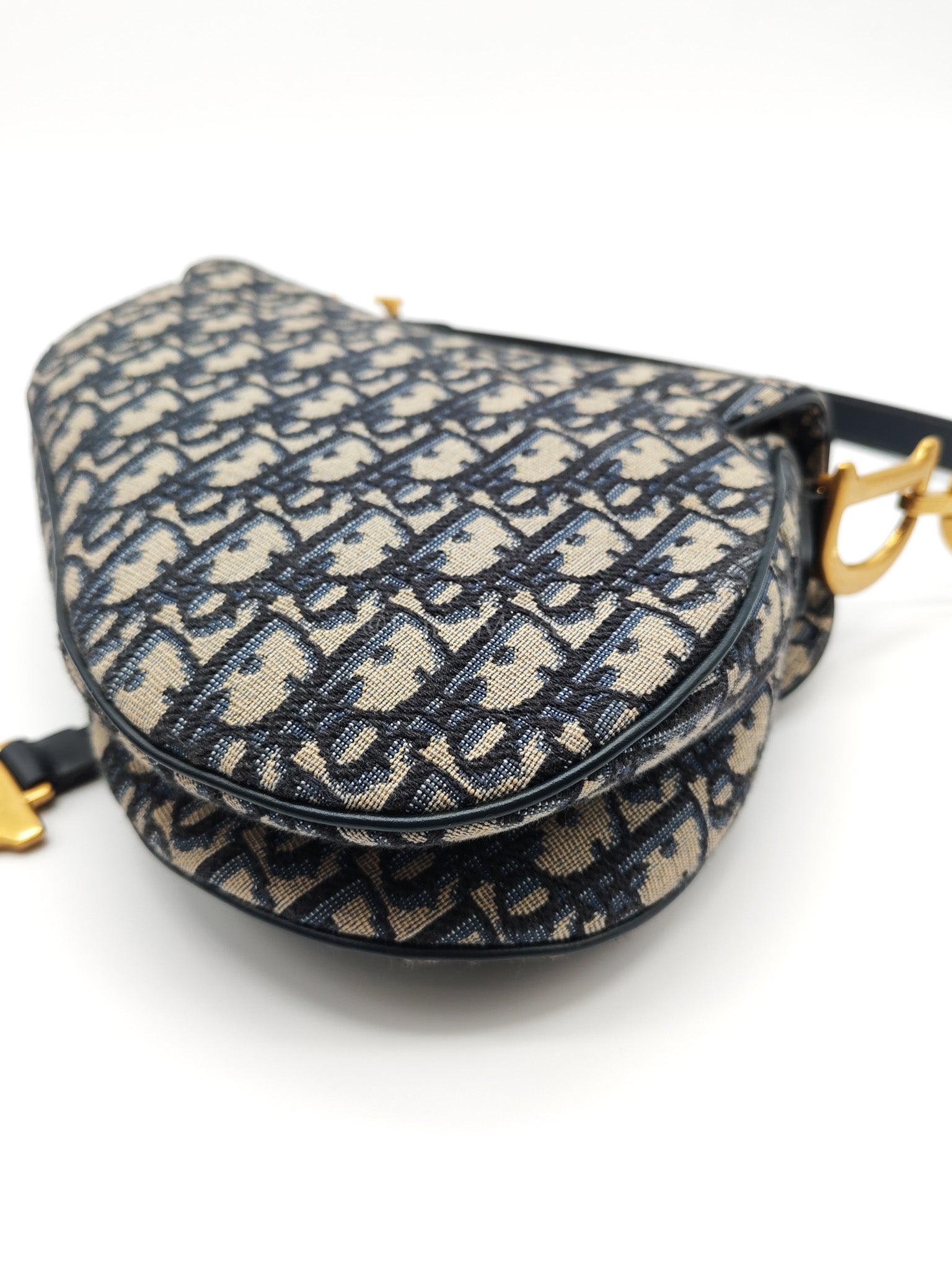 Saddle Medium in Blue Oblique Jacquard Canvas with Strap | Purse Maison Luxury Bags Shop