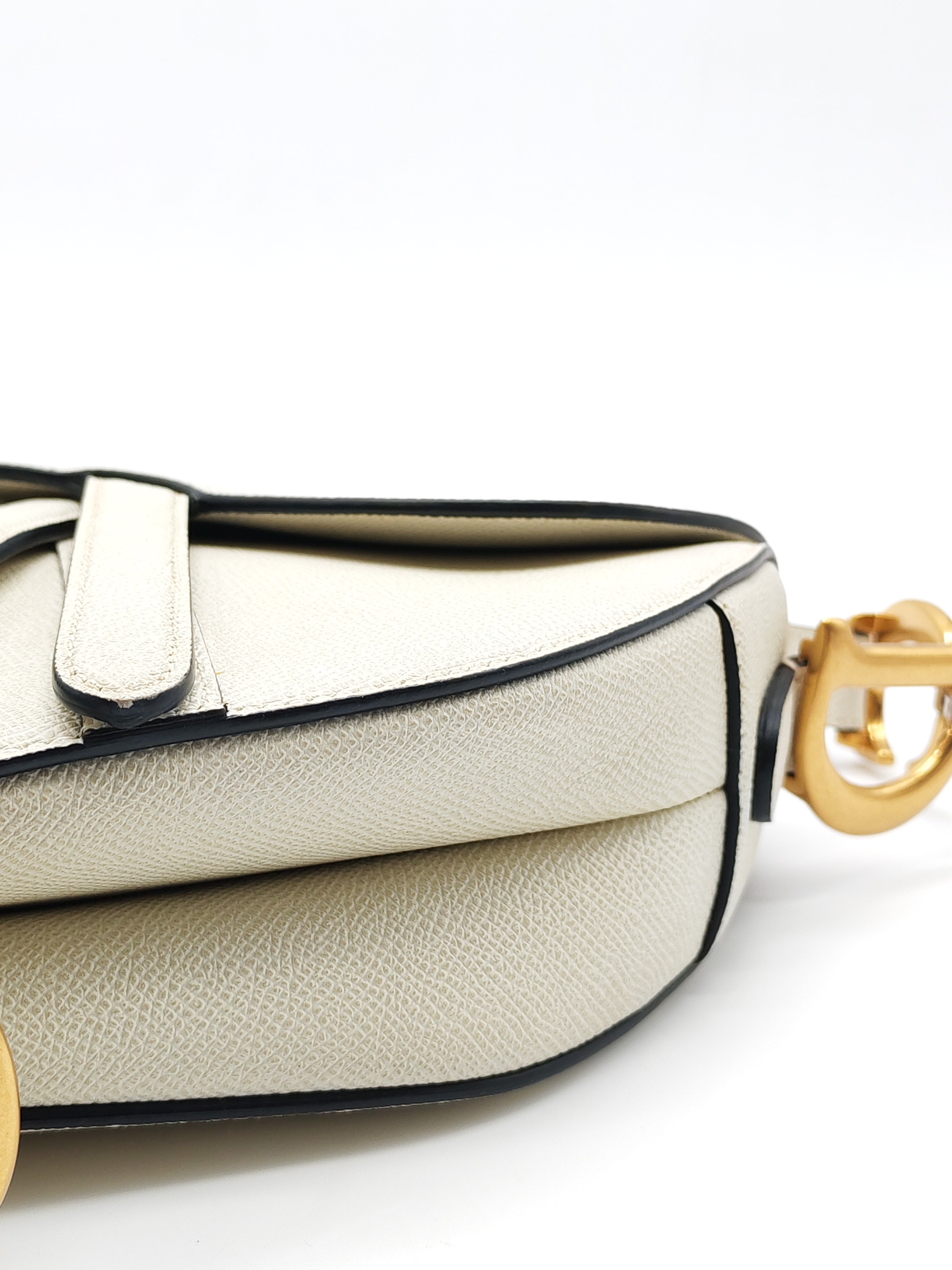 Saddle Shoulder Bag Medium in Latte Grained Calfskin Leather | Purse Maison Luxury Bags Shop