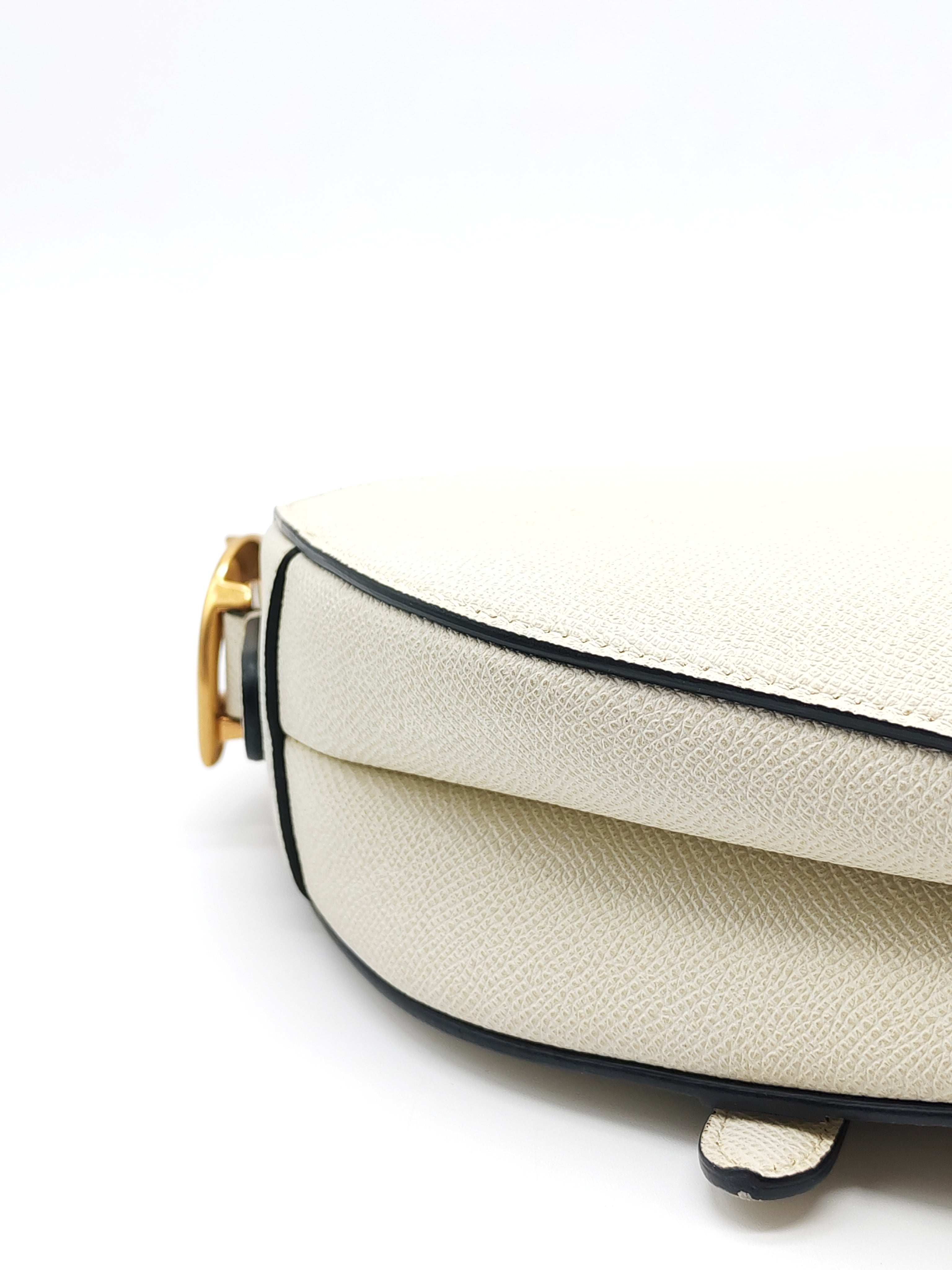 Saddle Shoulder Bag Medium in Latte Grained Calfskin Leather | Purse Maison Luxury Bags Shop