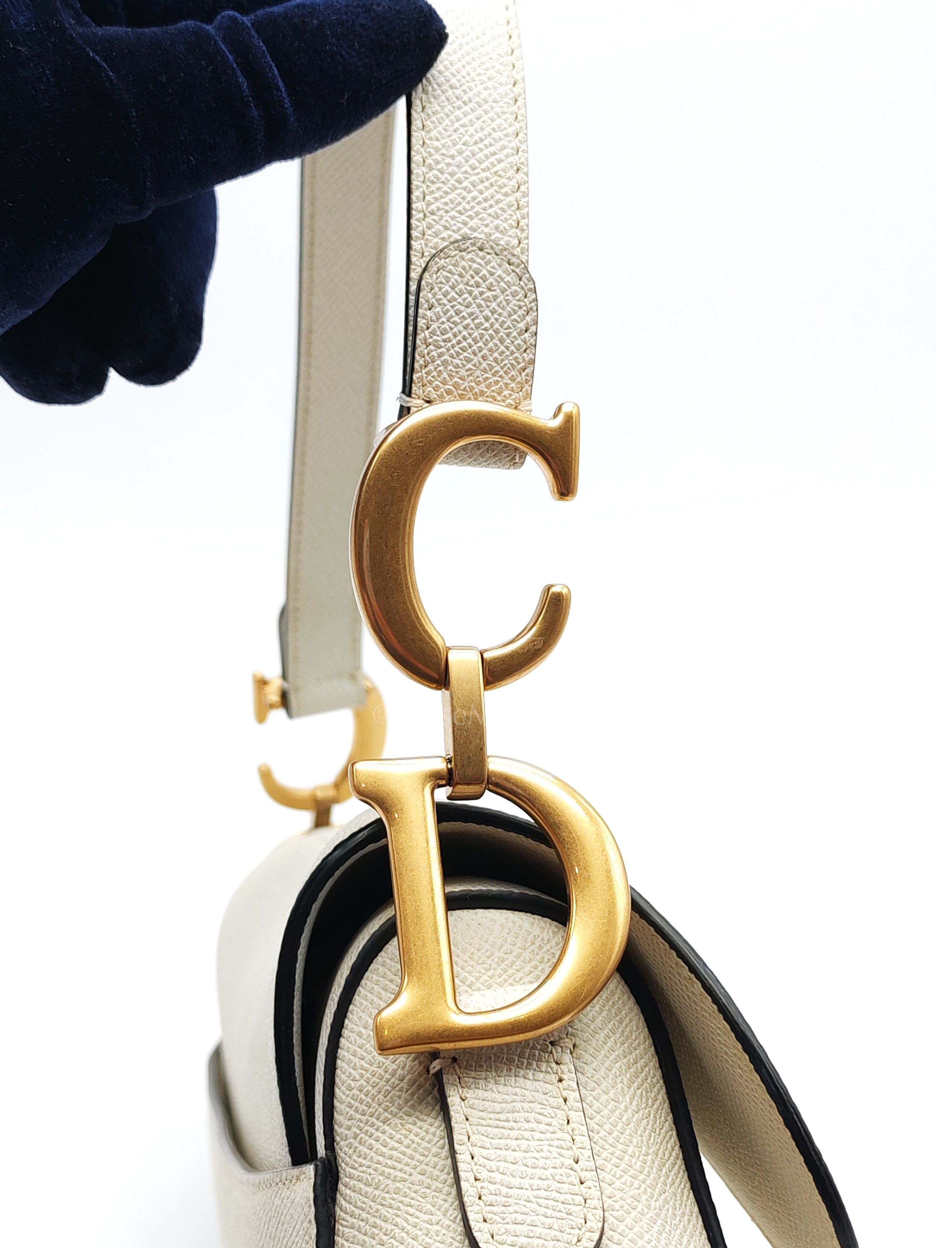 Saddle Shoulder Bag Medium in Latte Grained Calfskin Leather | Purse Maison Luxury Bags Shop