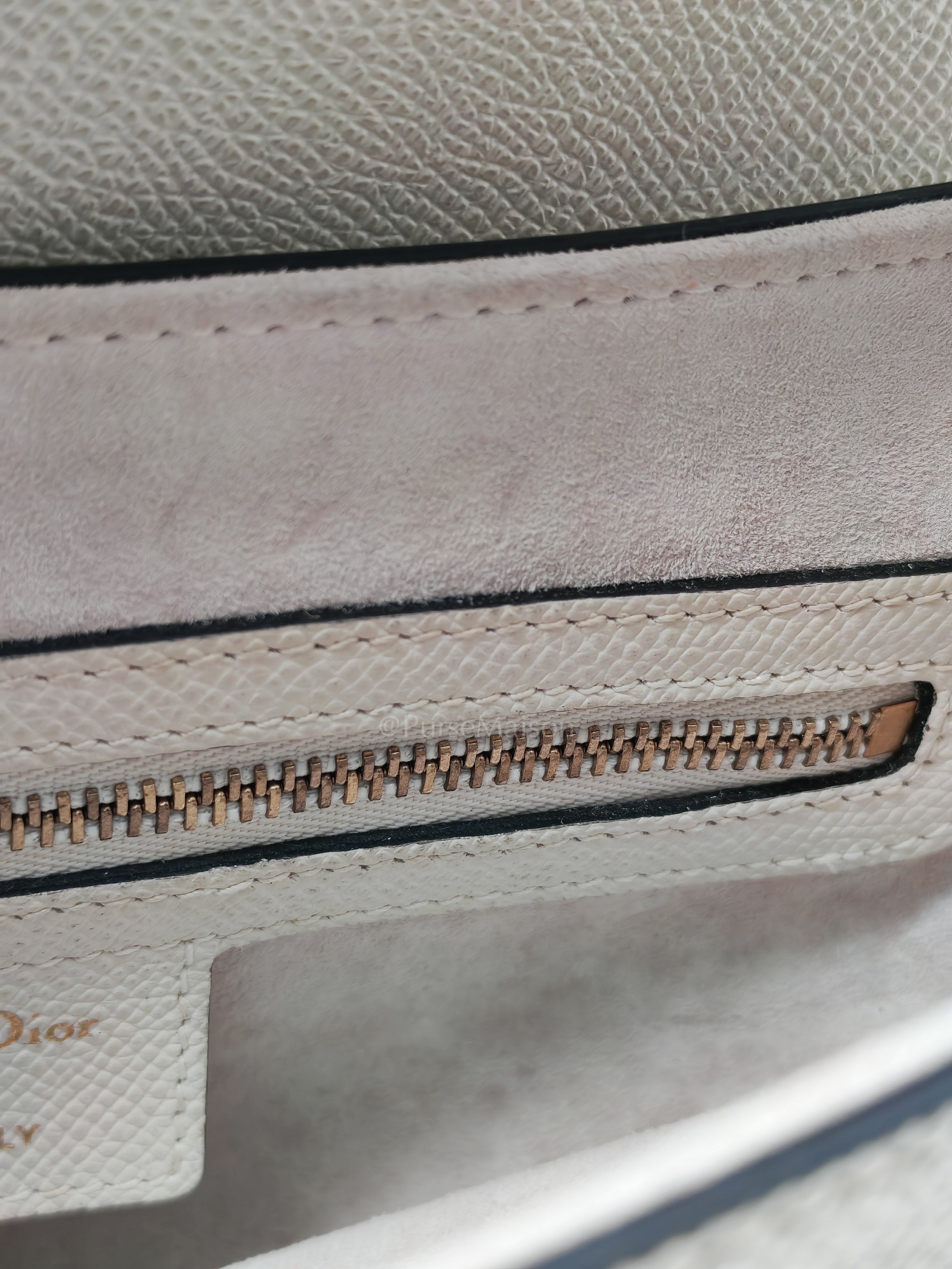 Saddle Shoulder Bag Medium in Latte Grained Calfskin Leather | Purse Maison Luxury Bags Shop