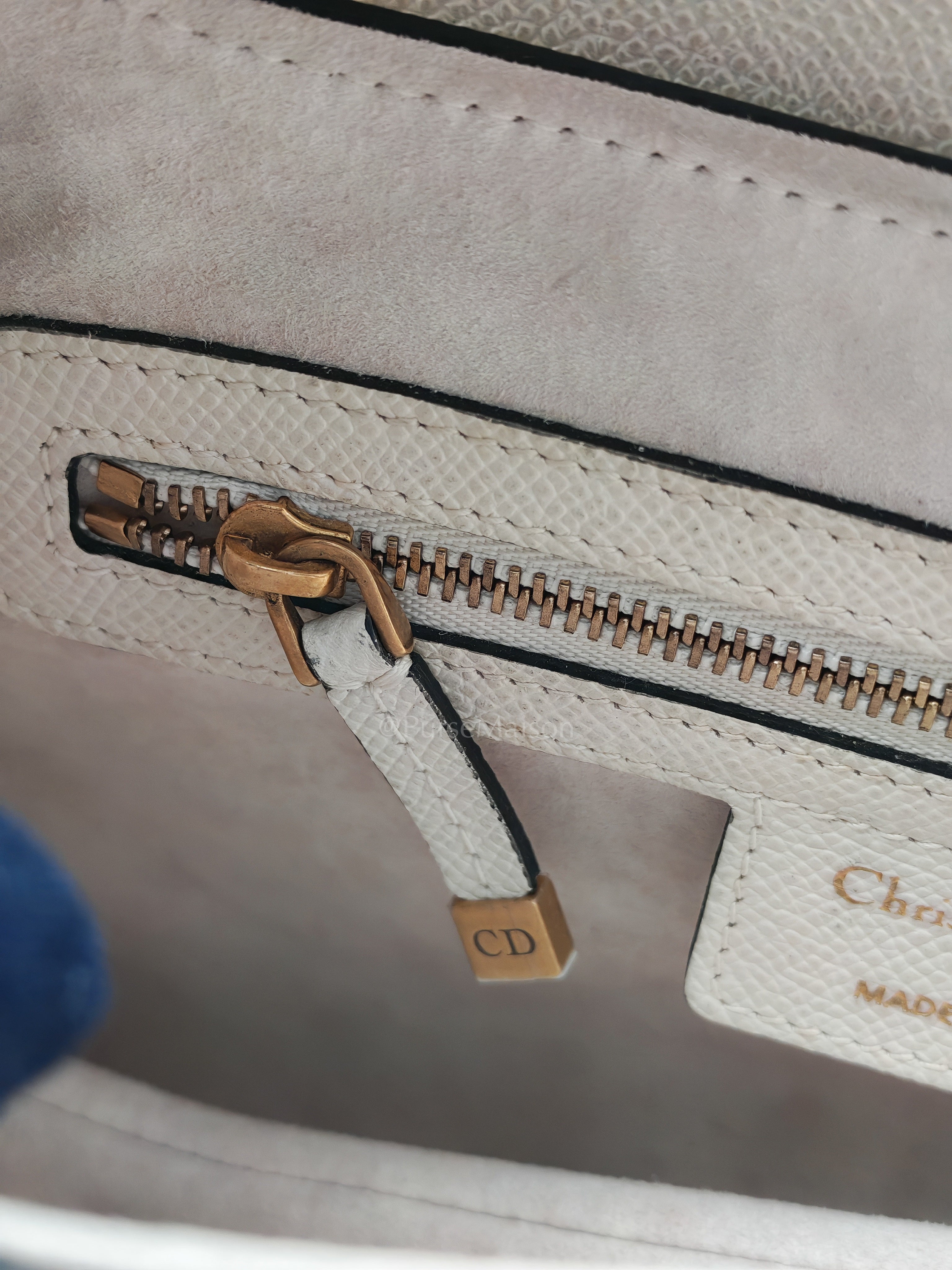 Saddle Shoulder Bag Medium in Latte Grained Calfskin Leather | Purse Maison Luxury Bags Shop