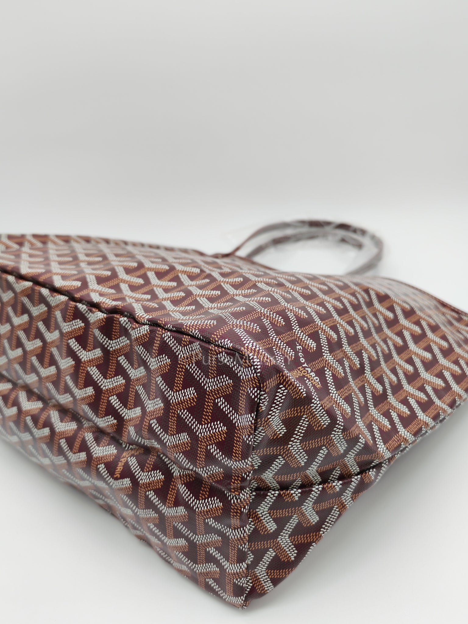 Saint Louis PM in Bordeaux Goyardine Canvas with Croc Universel Clip Charm | Purse Maison Luxury Bags Shop