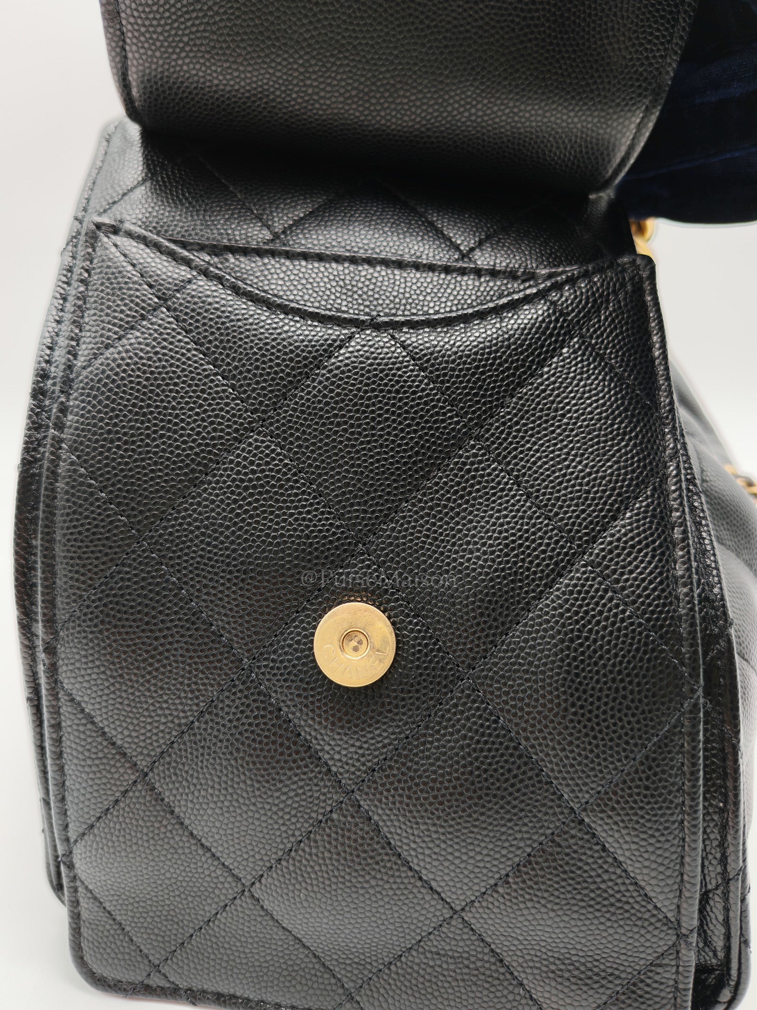25 Small Shoulder Bag in Black Caviar Leather & Aged Gold Hardware (Microchip)