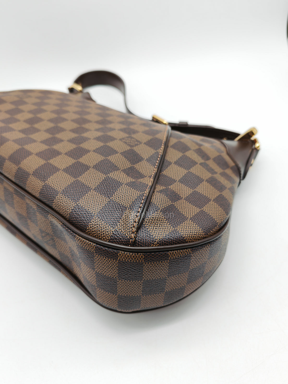 Louis Vuitton Thames PM Shoulder Bag in Damier Ebene Canvas and Gold Hardware (Datecode: MI0079)