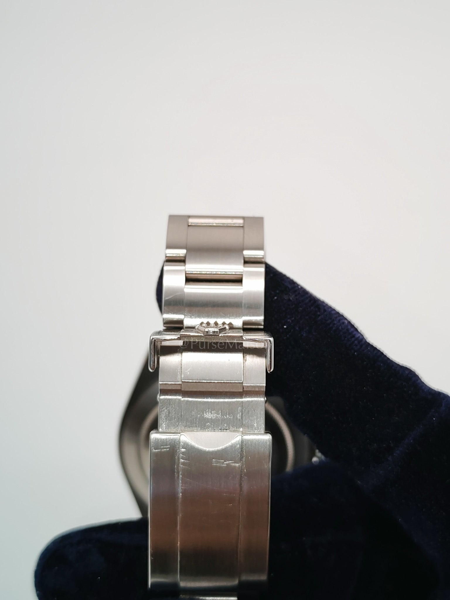 Explorer 39mm Reference 214270 in Silver Oyster Perpetual & Black Dial