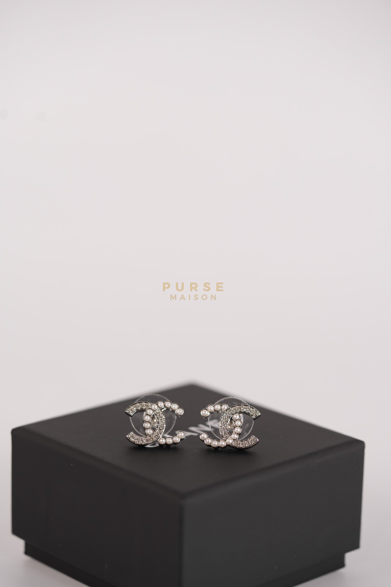 Small CC Pearl Earrings in Silver Hardware