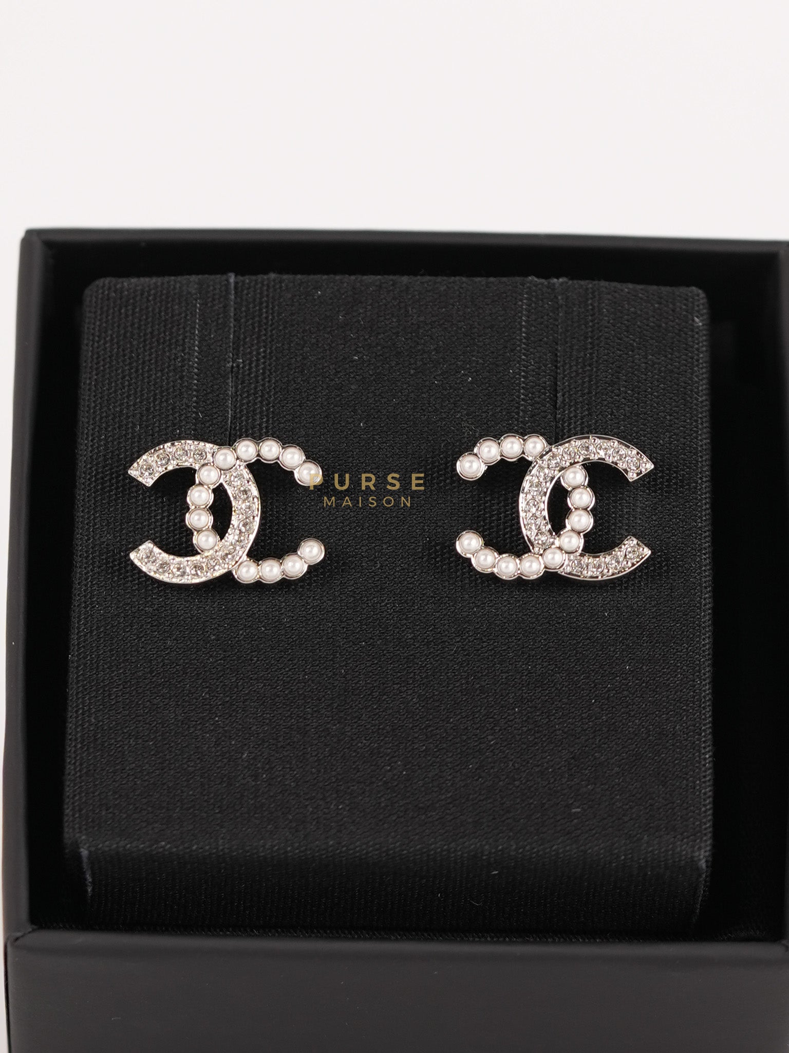 Small CC Pearl Earrings in Silver Hardware