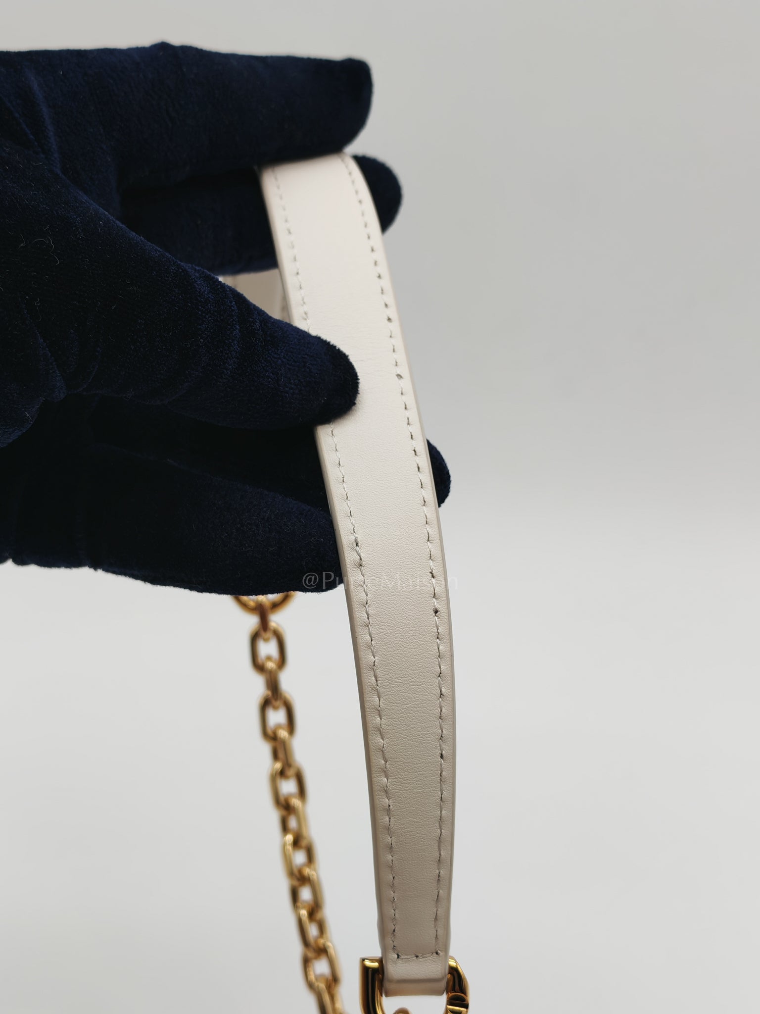 Small 4G Sliding Chain Ivory White Shoulder Bag | Purse Maison Luxury Bags Shop